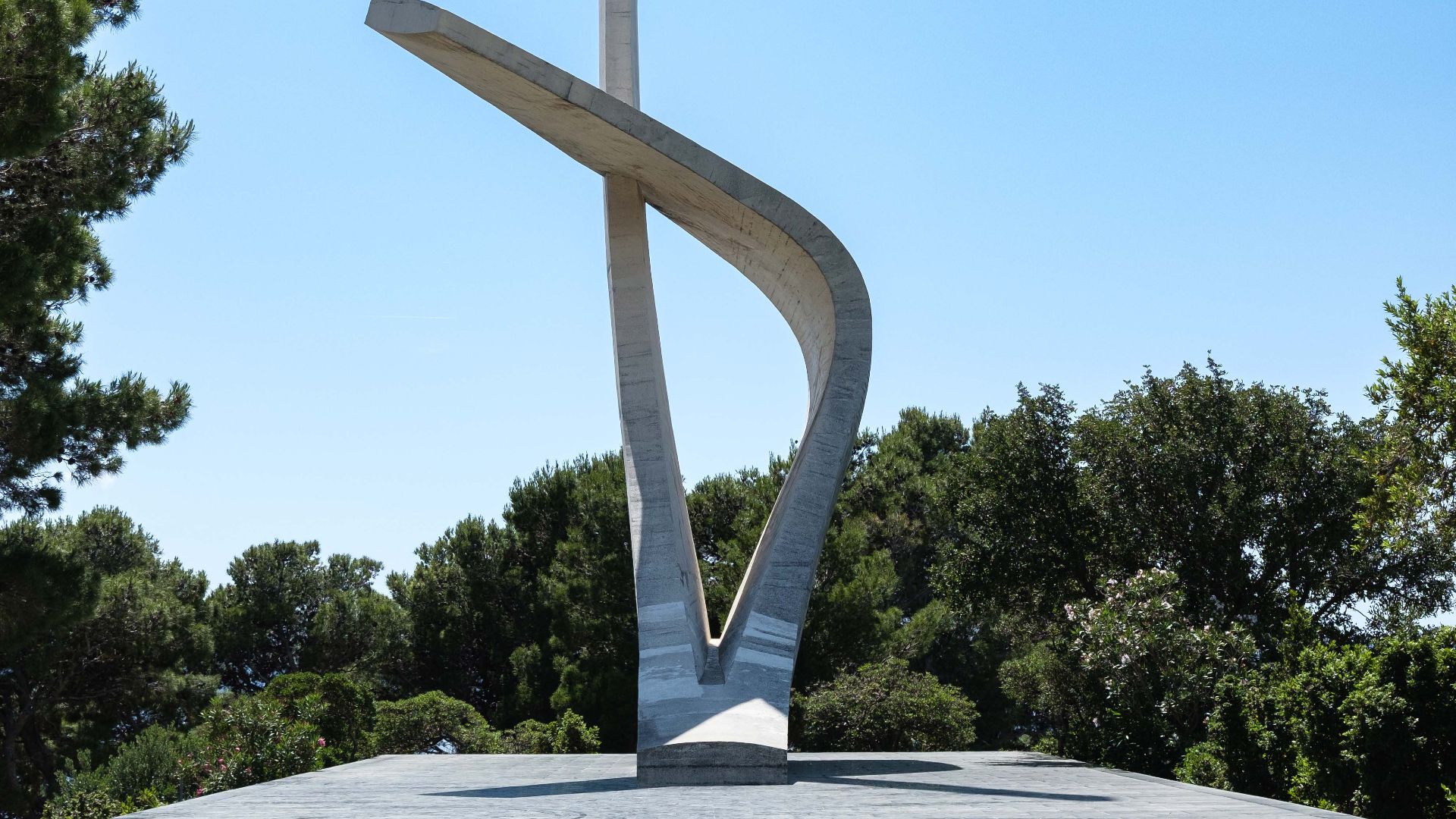 File:240524 Seagull Wings Monument in Podgora (Spomenik Galebova krila).jpg