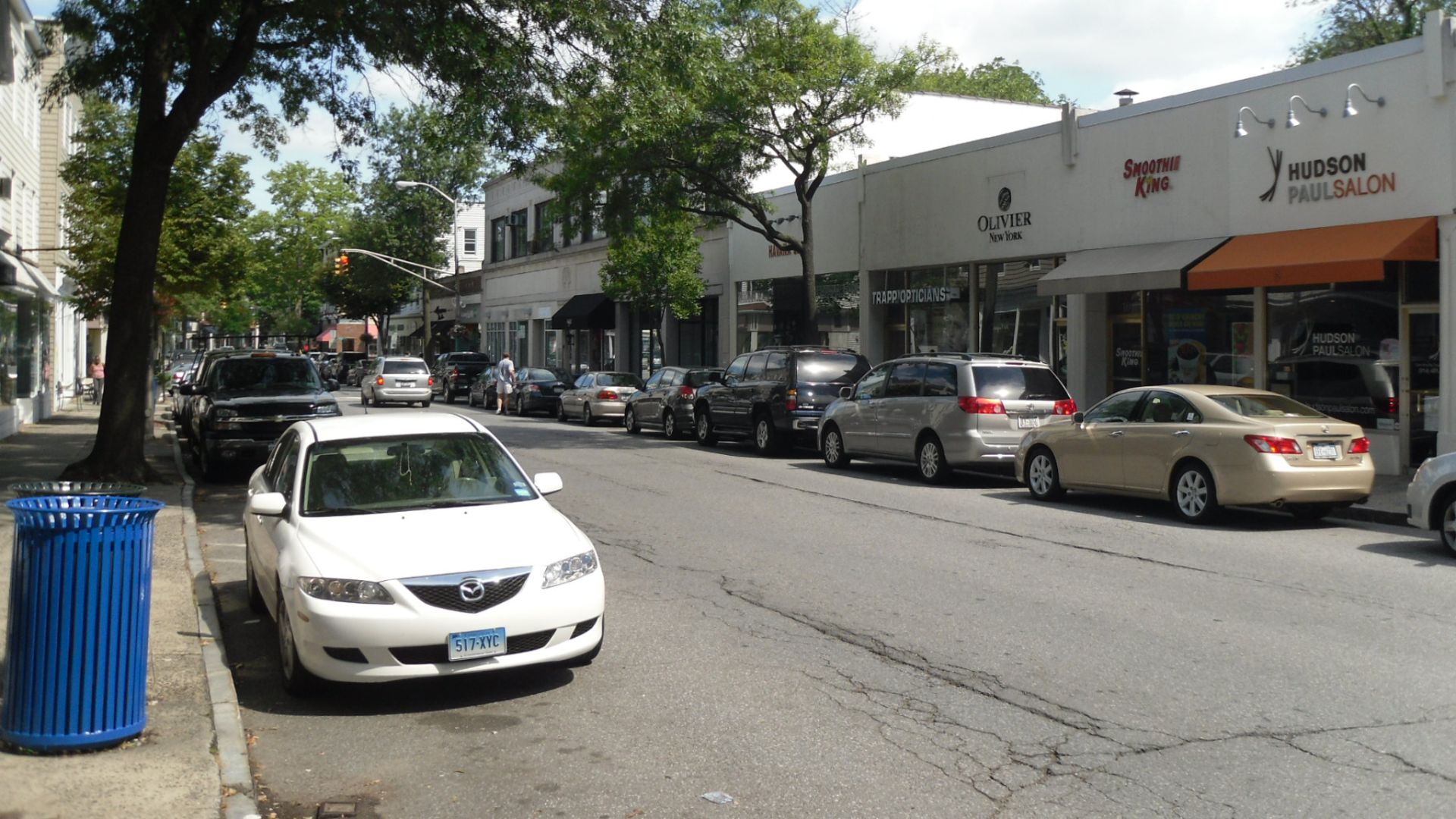 File:Street in Rye, New York.jpg