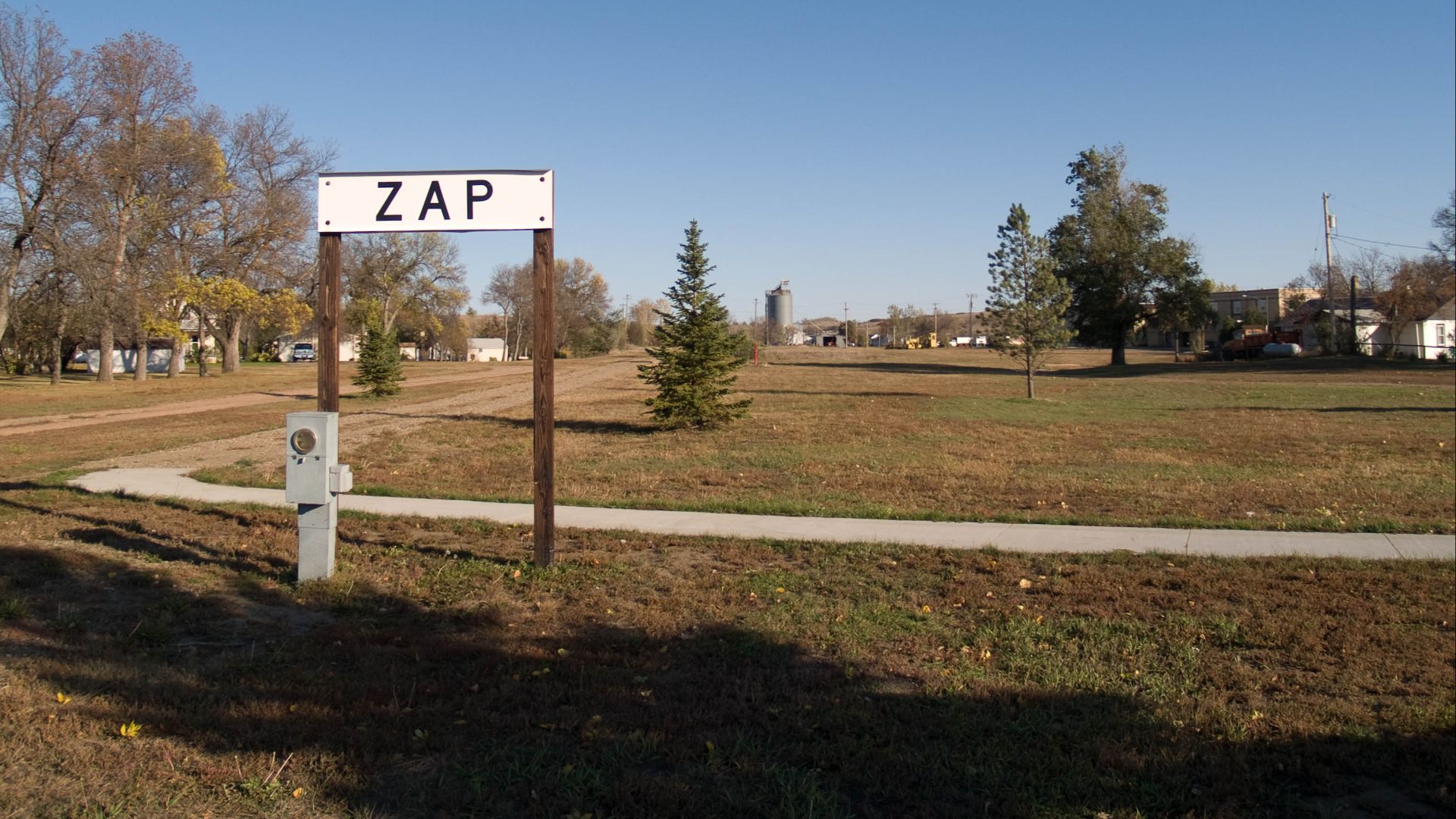 File:Zap, North Dakota - 3547781773.jpg