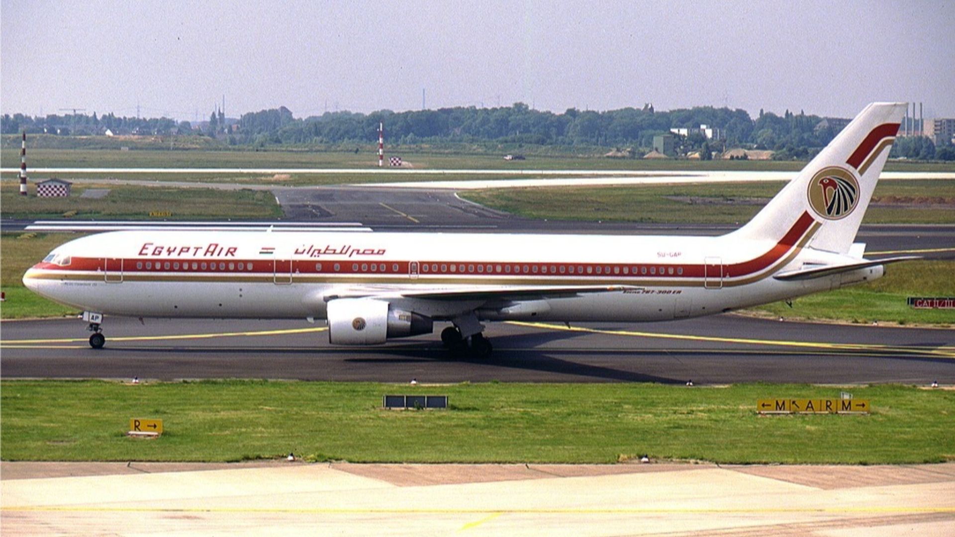 File:Egyptair Boeing 767-300 in 1992.jpg