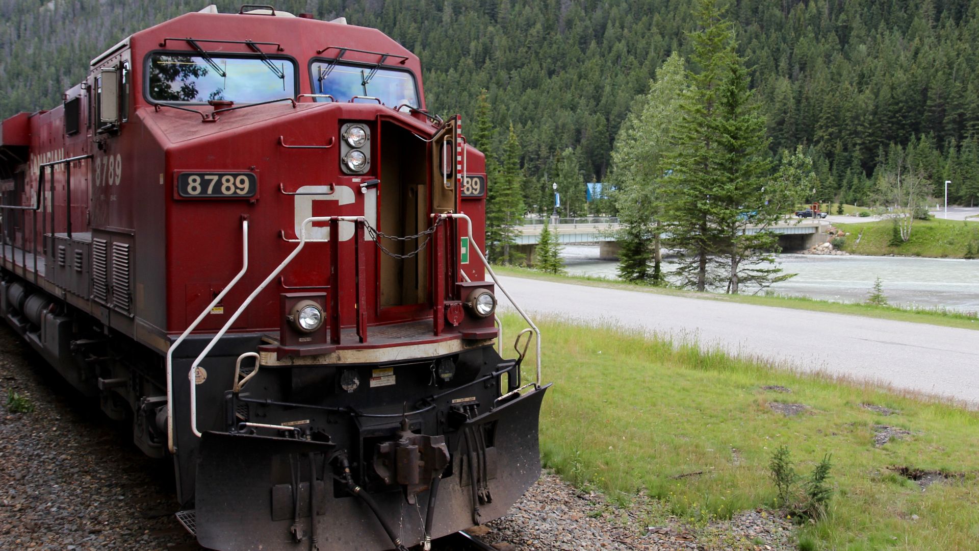 File:Rocky Mountaineer Train in the Rocky Mountains Canada (Banff to Kamloops) - July 2015.jpg
