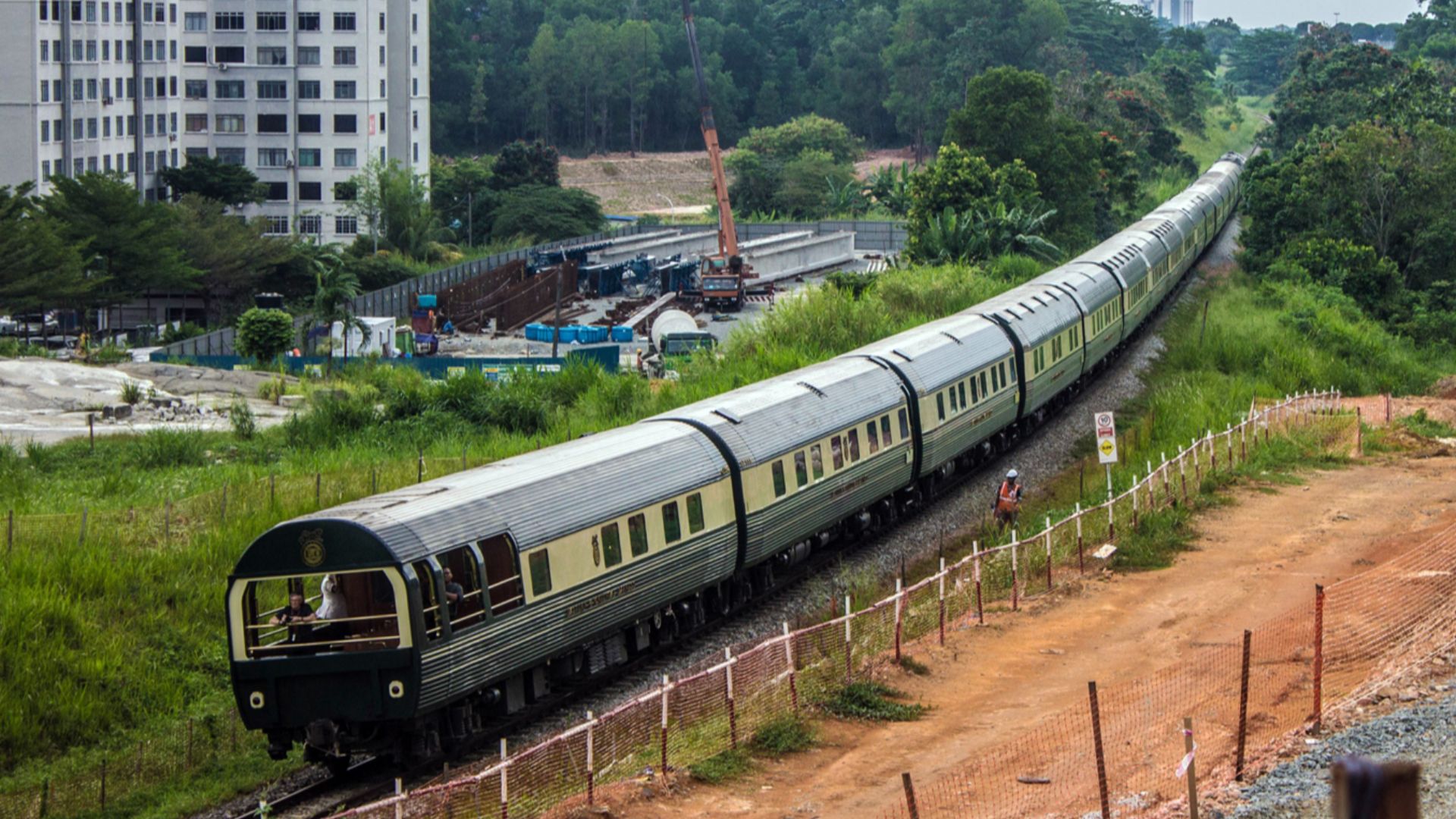 File:Eastern and oriental express 20190401 jb.jpg