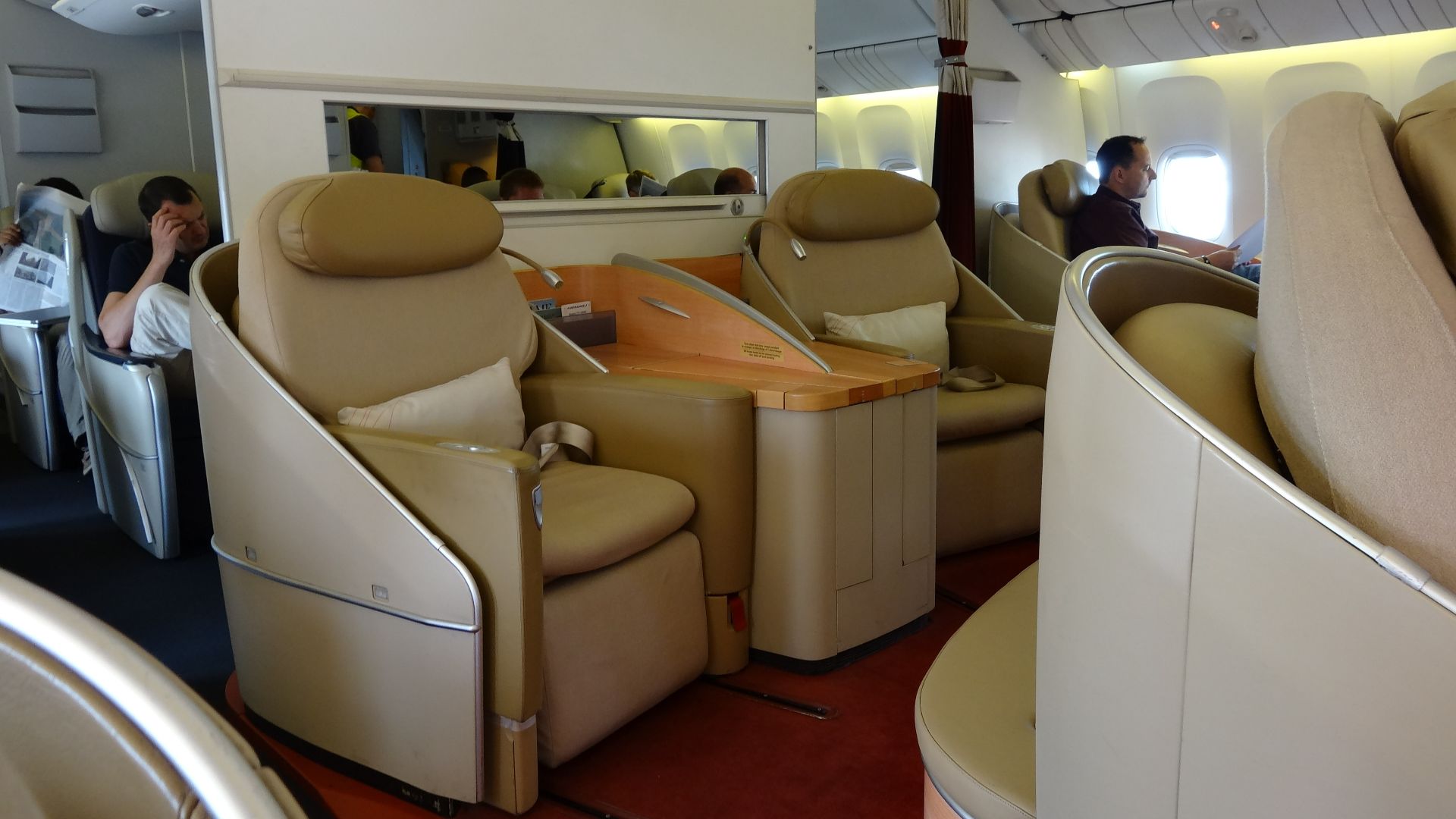 File:F-GSQM 777 AIR FRANCE FIRST CLASS BEFORE TAKE OFF FLIGHT CDG-IAH (10351520015).jpg