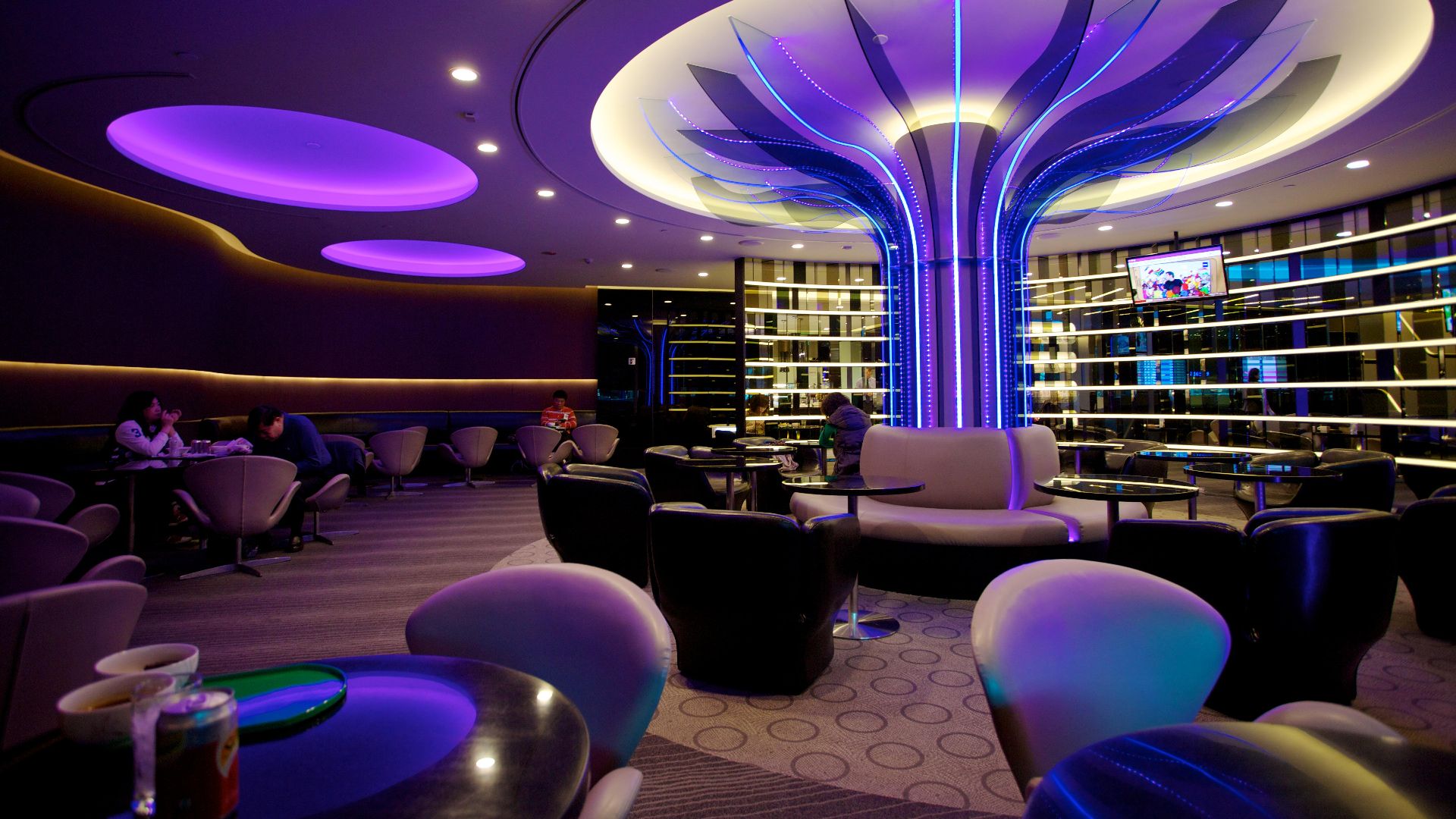 File:EVA Air Infinity Lounge Taipei (12790126753).jpg