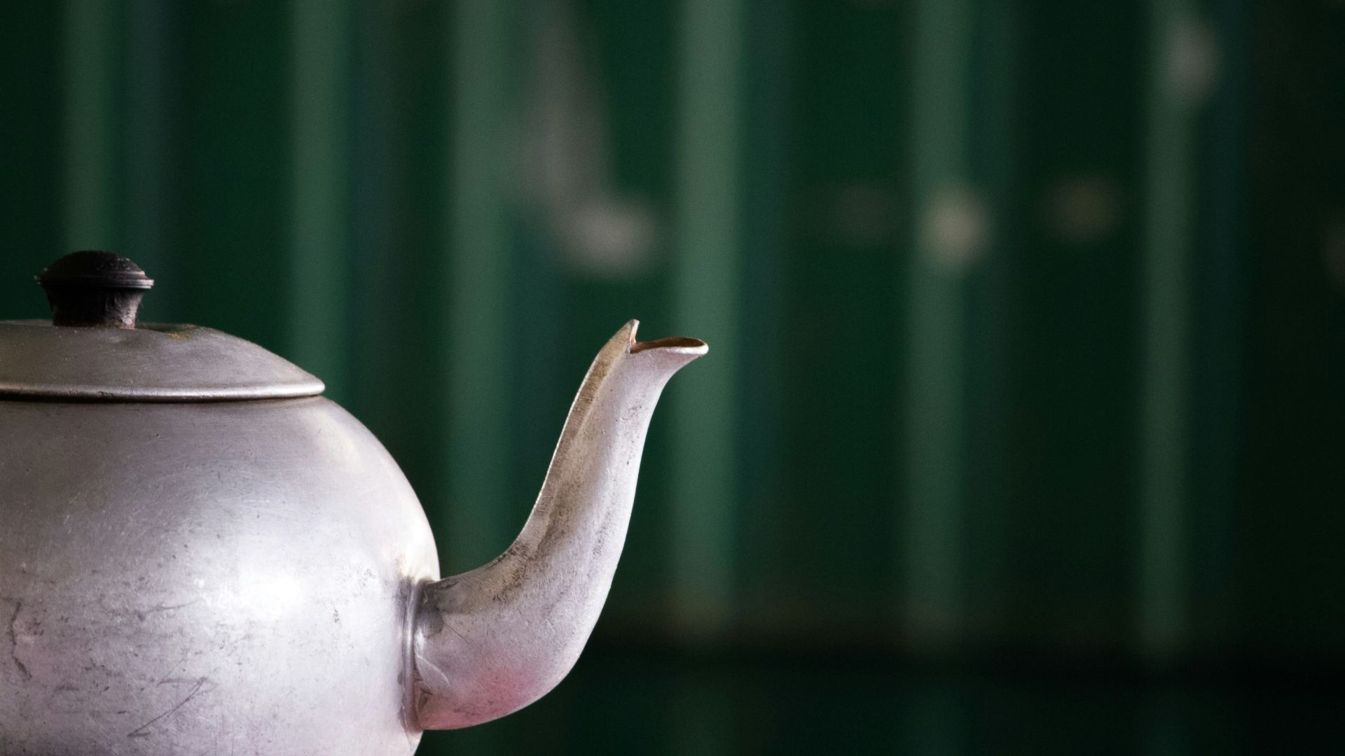 shallow focus photography of kettle