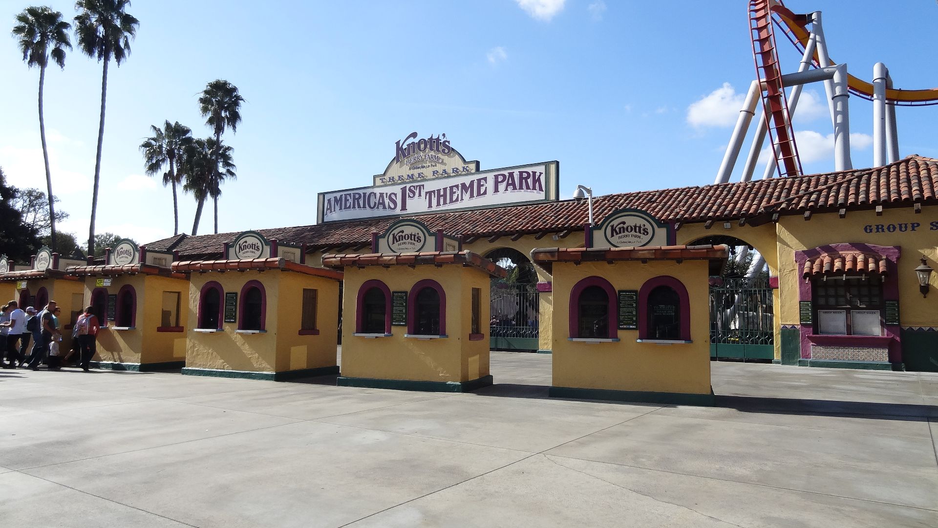 File:Knotts Berry Farm 2013.JPG
