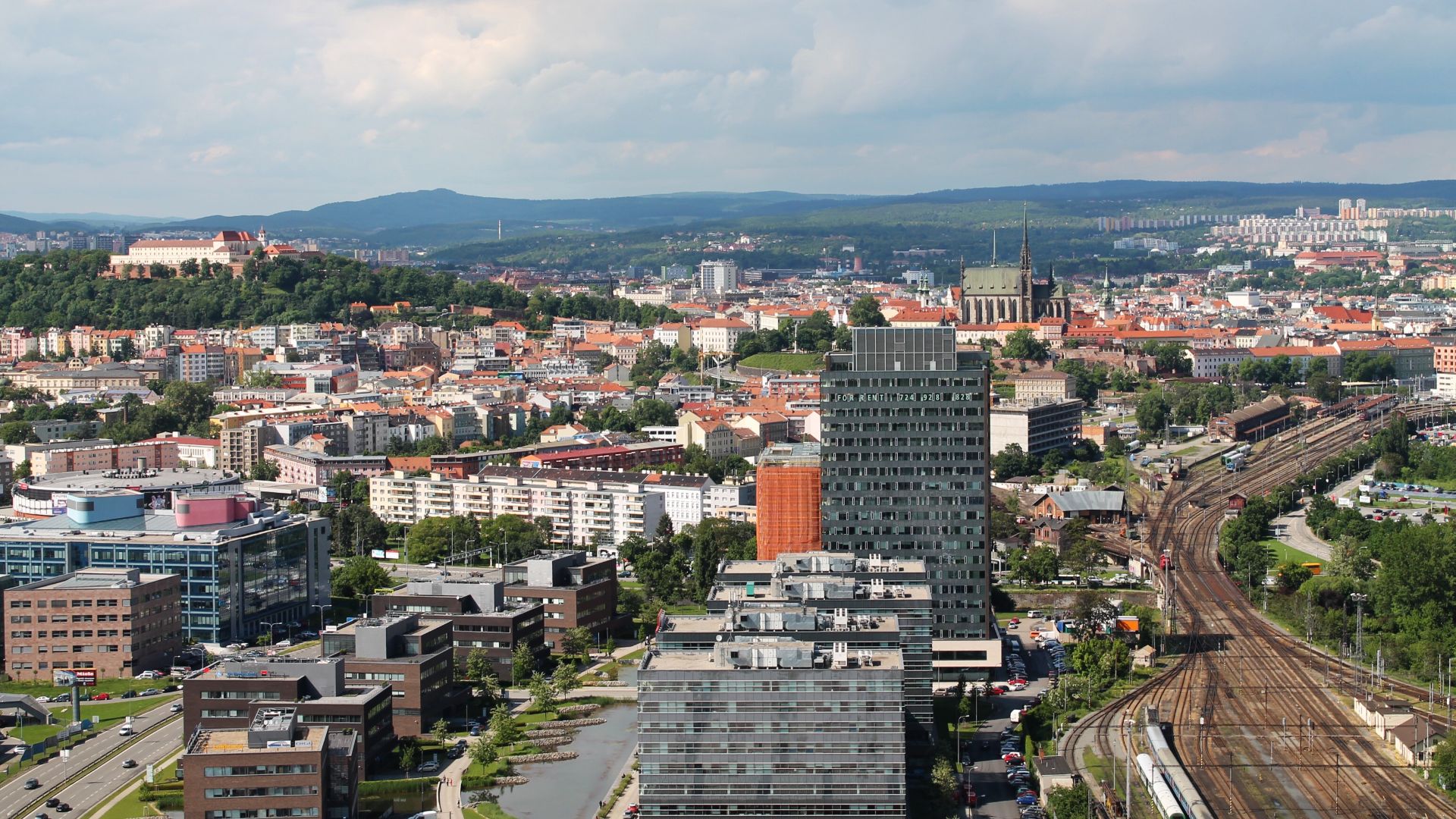 File:Brno, Štýřice, Pražákova, výhled z AZ Toweru (2013-05-22; 28).jpg