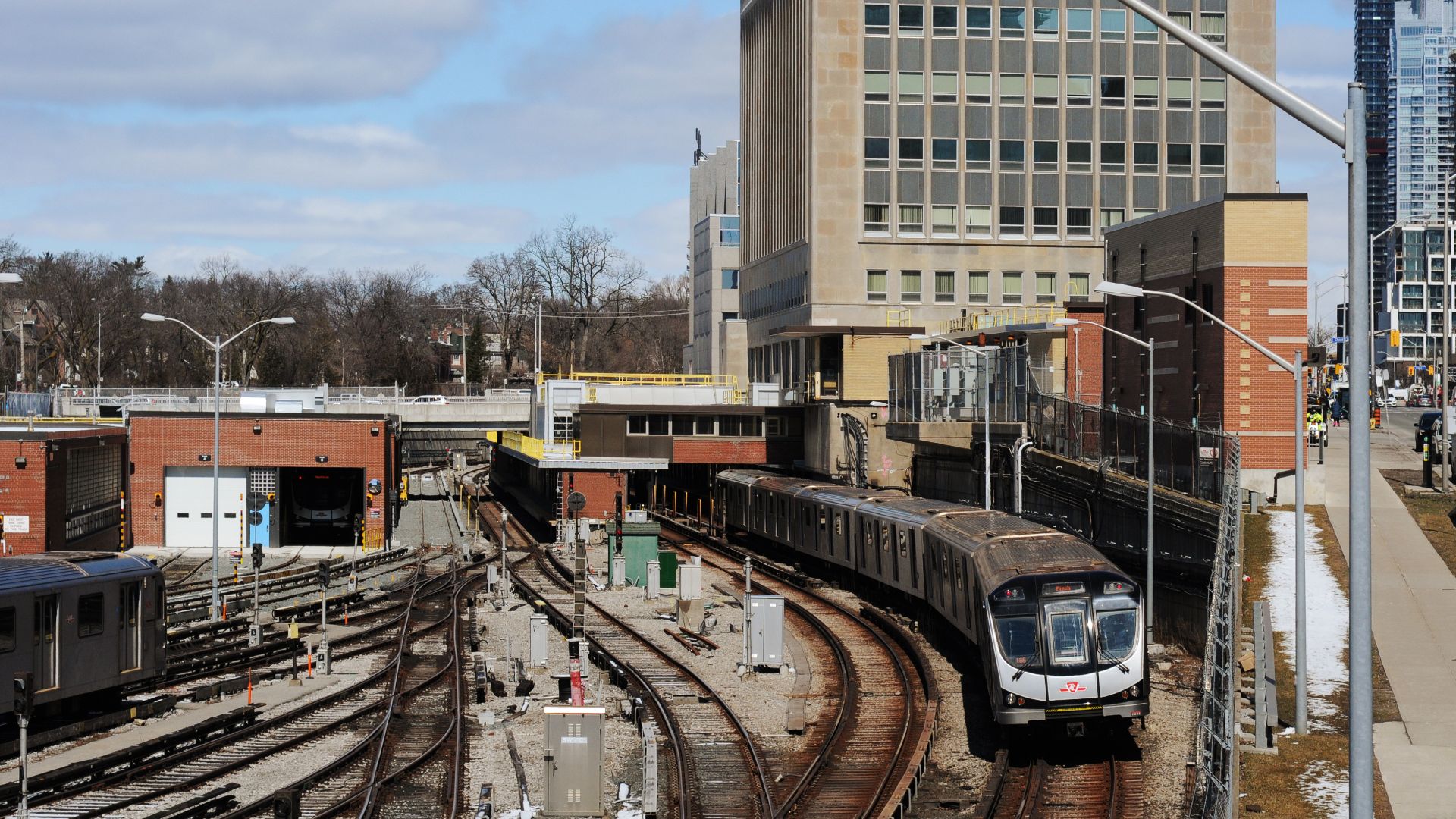 File:Toronto ON TTC-Davisville-Yard 2019-04-01 (5).jpg