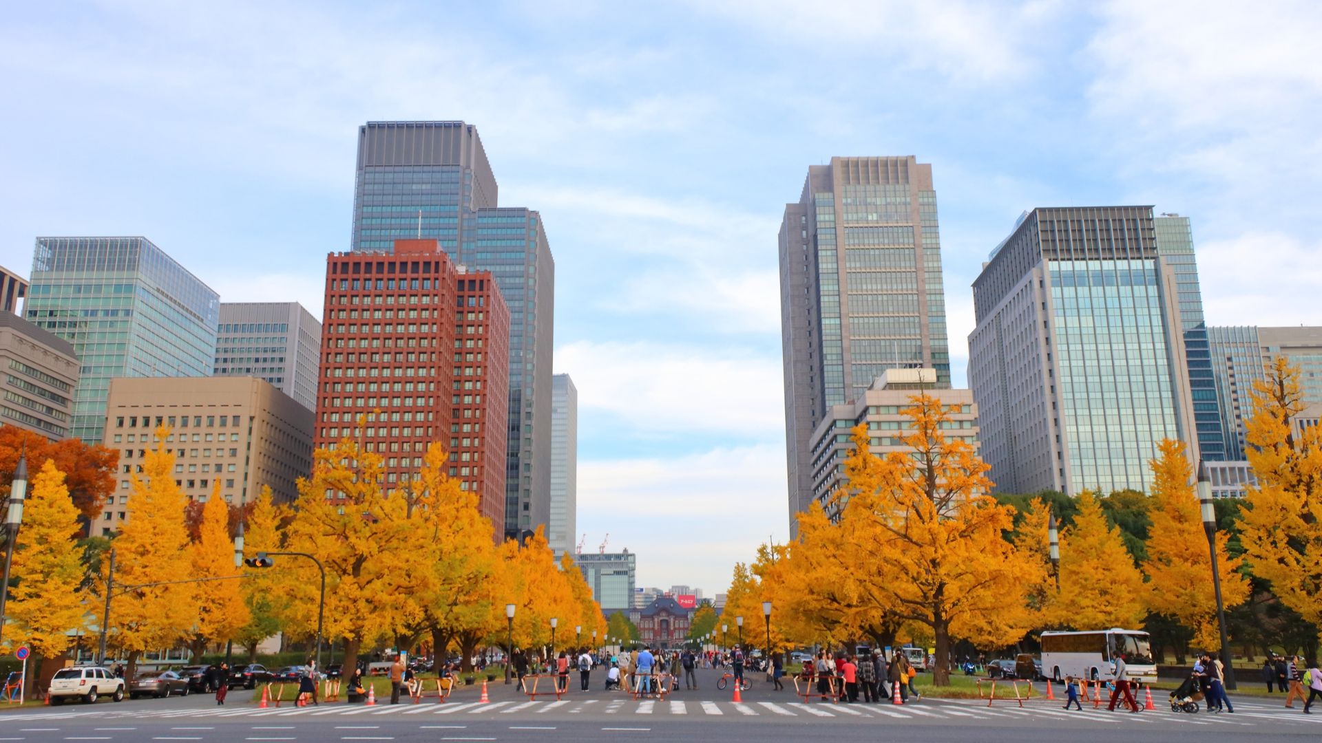 File:Tokyo Marunouchi in autumn.jpg