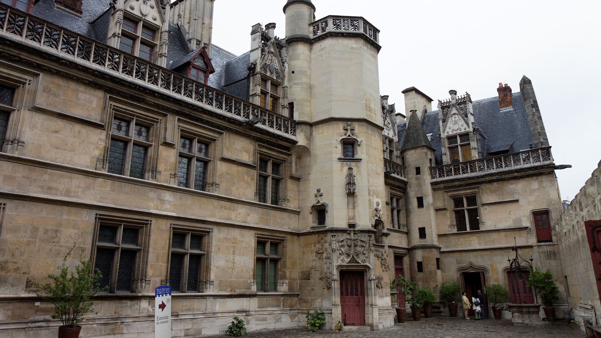 File:Paris -Musée national du Moyen-âge - Vue extérieur de l'hôtel de Cluny - 003.jpg