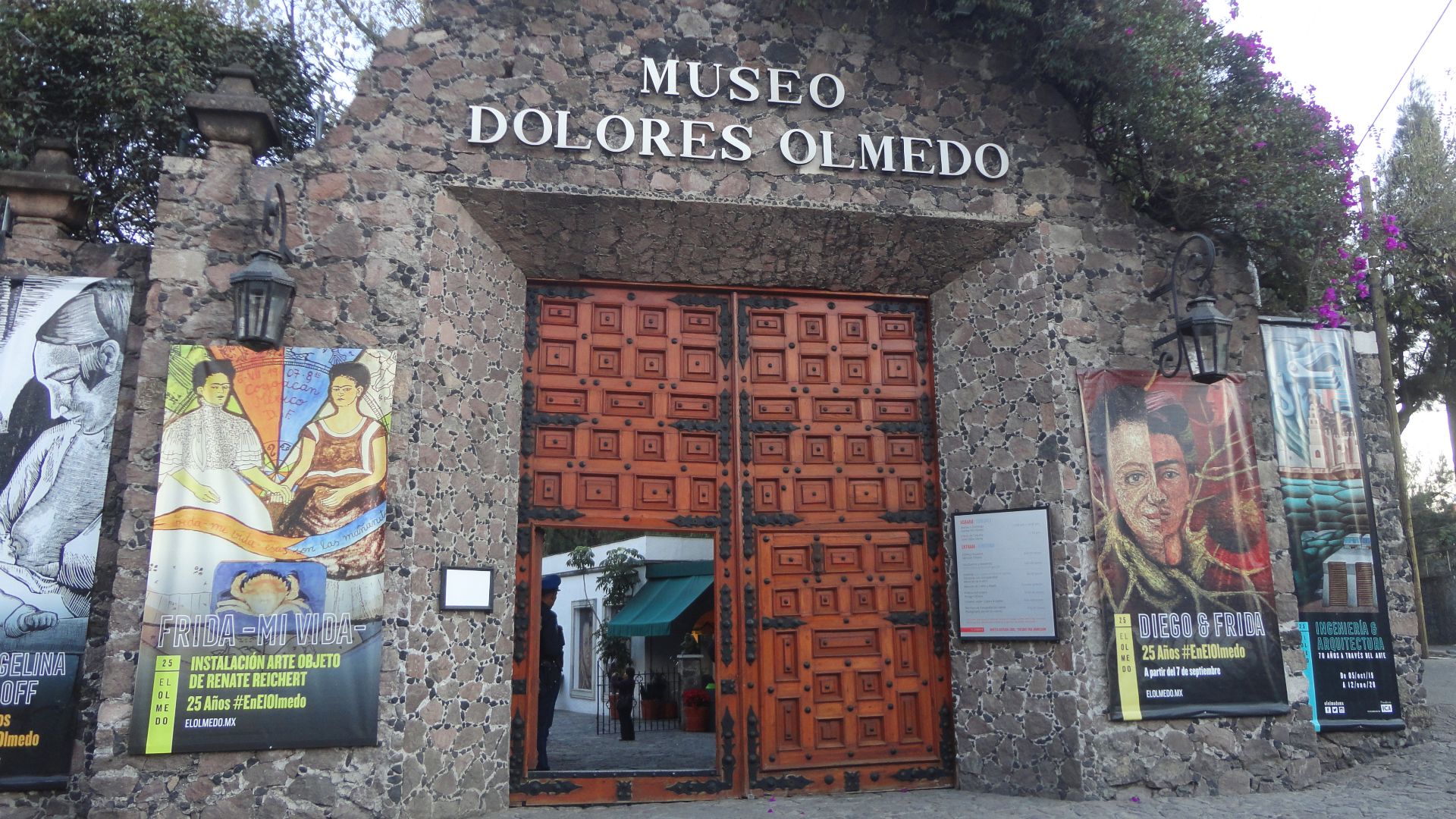 File:Museo Dolores Olmedo, Xochimilco, Ciudad de México - Entrada.jpg