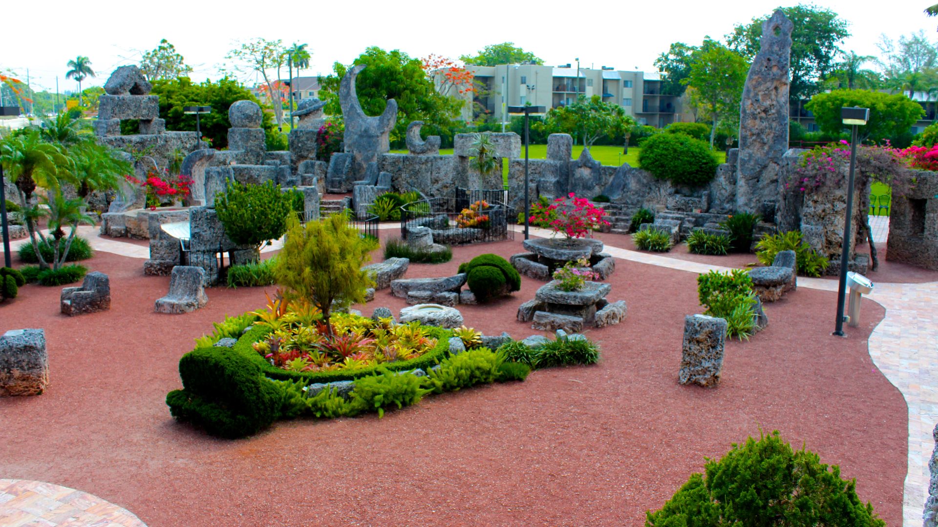 File:The Coral Castle.jpg