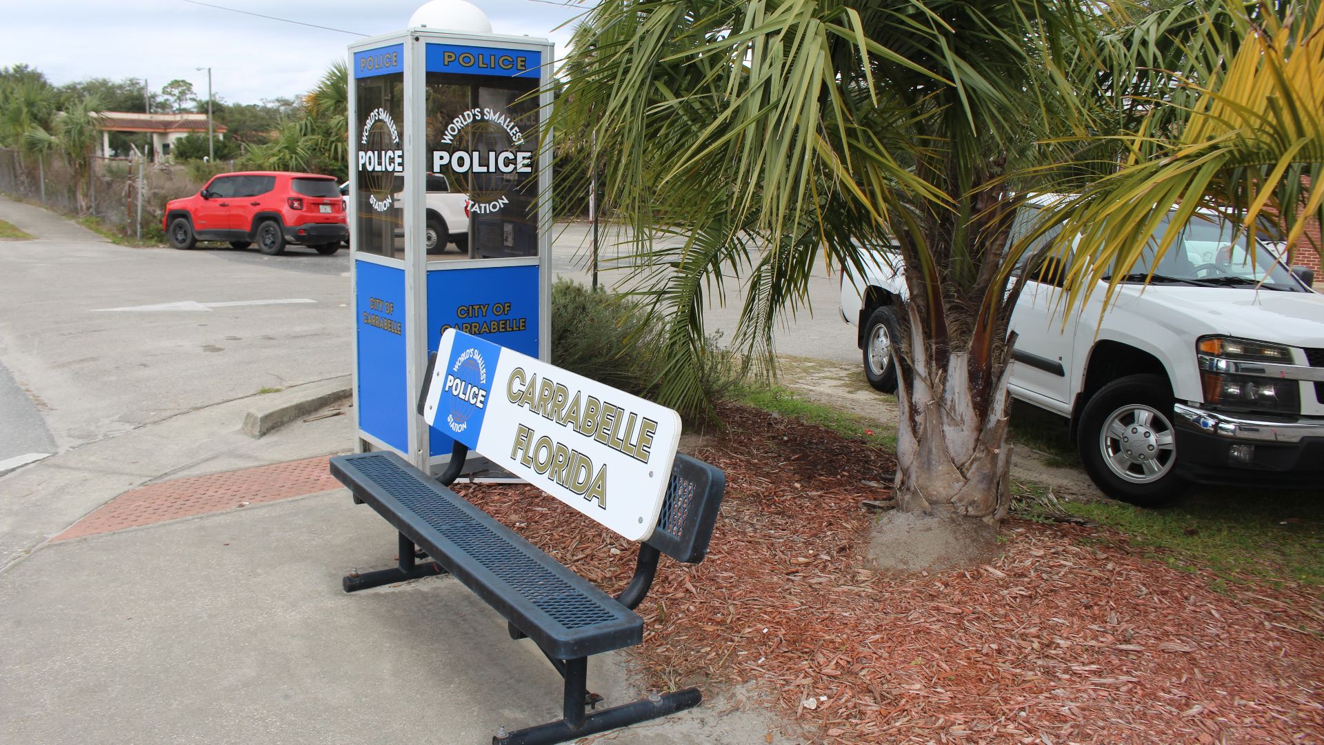 File:World's Smallest Police Station, Carrabelle.jpg