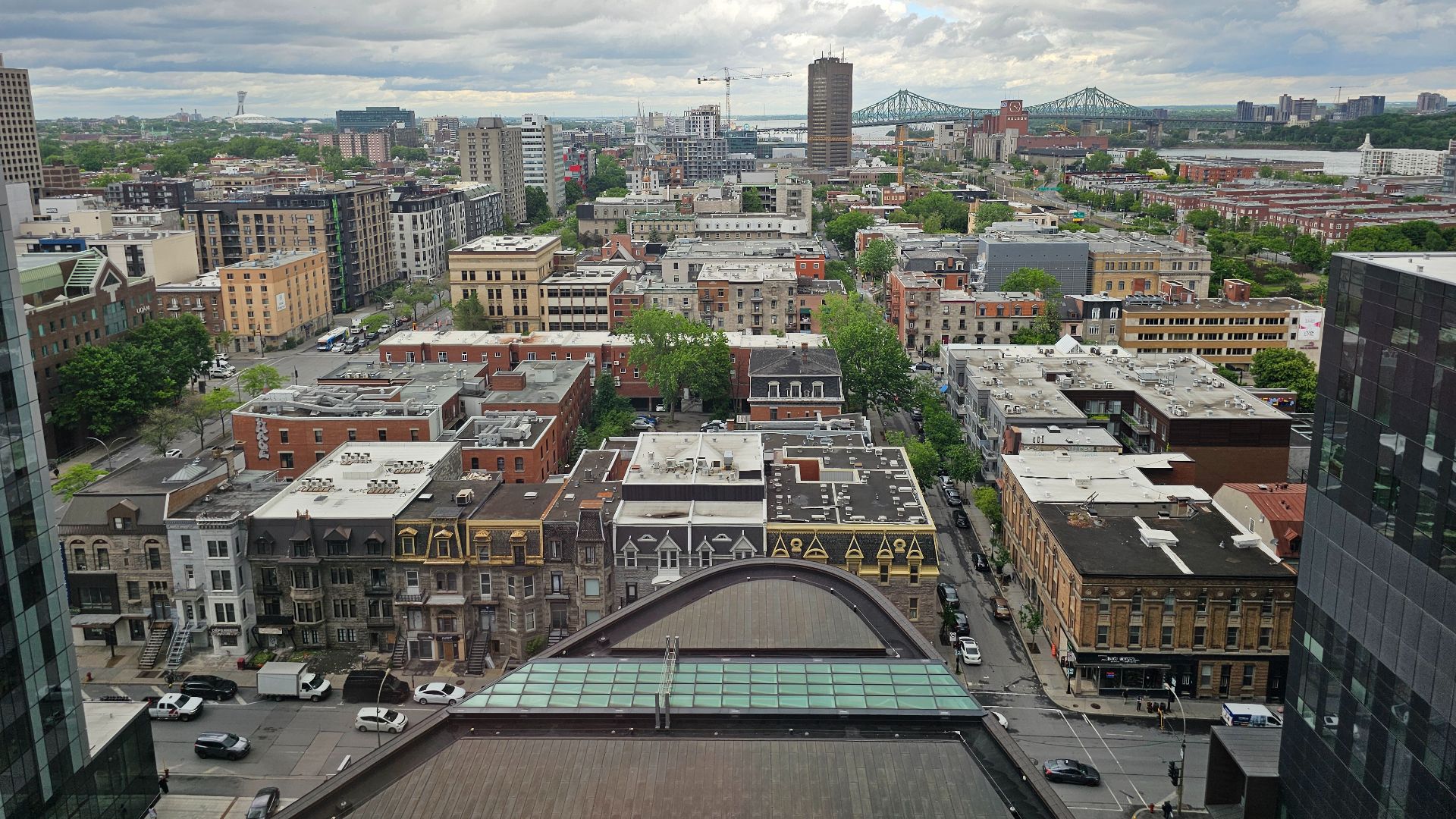 File:Montréal (QC)-Vue vers l'est à partir du 13e étage du CHUM-2024-05-28.jpg