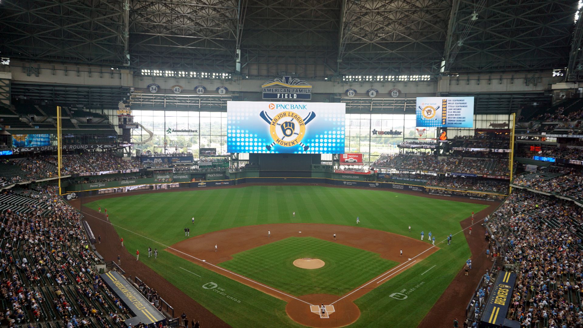 File:Cleveland Guardians vs. Milwaukee Brewers August 2024 02 (American Family Field).jpg