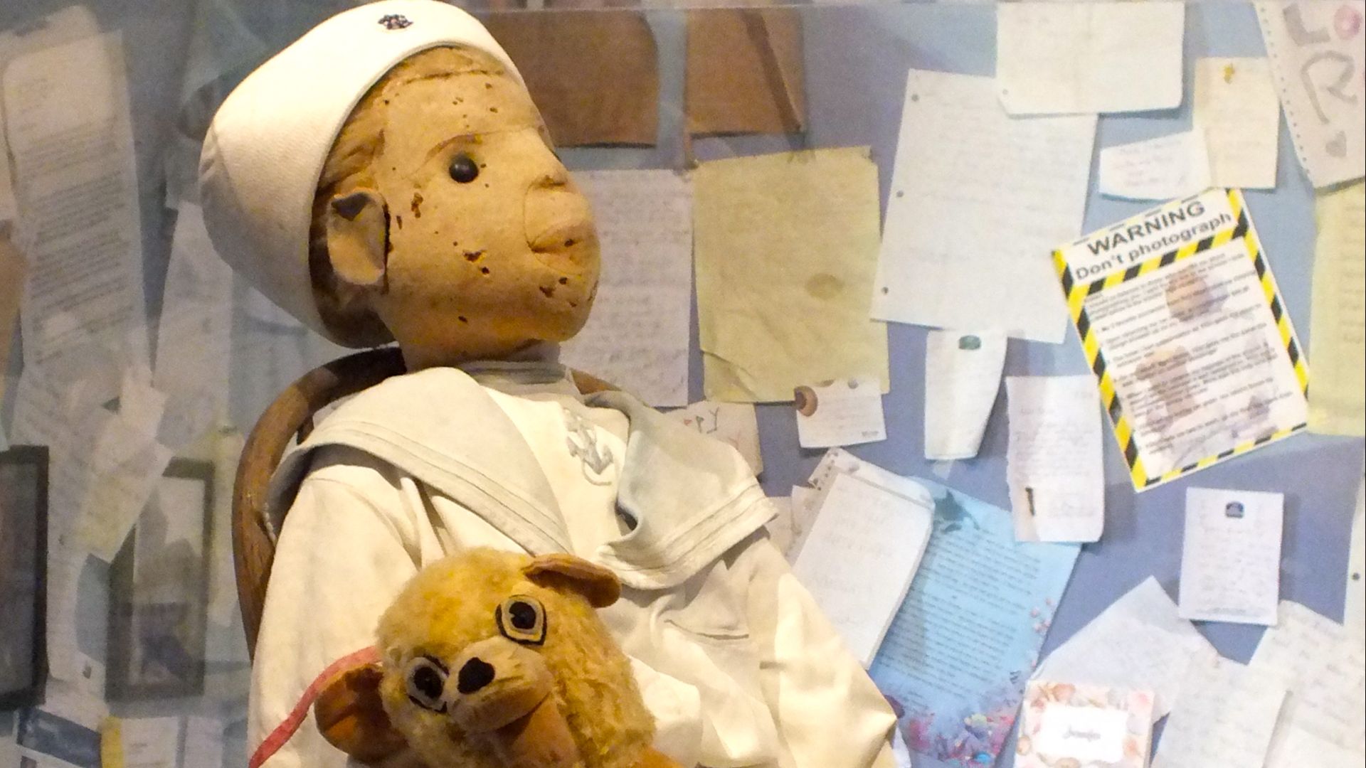 File:Robert The Doll (5999680656).jpg