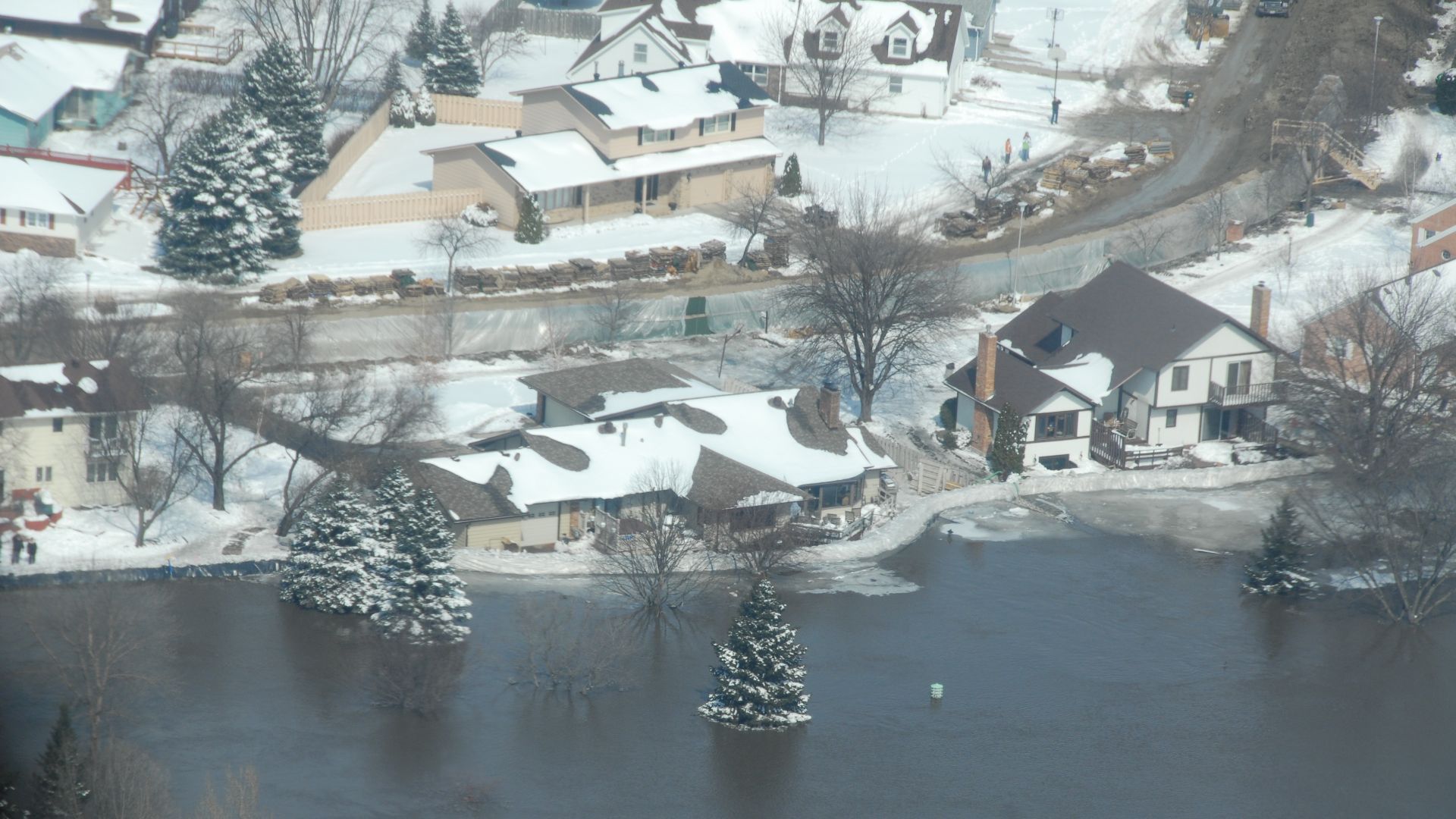 File:Fargo, North Dakota Red River.jpg