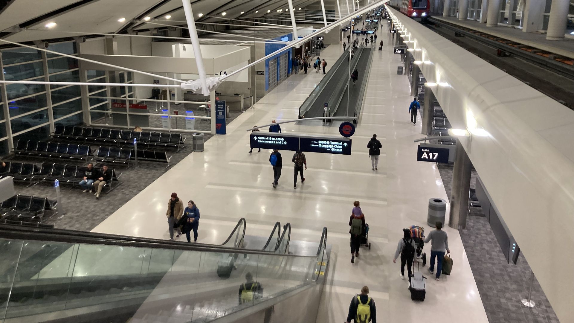 File:Detroit Metropolitan Airport, Concourse A.jpg