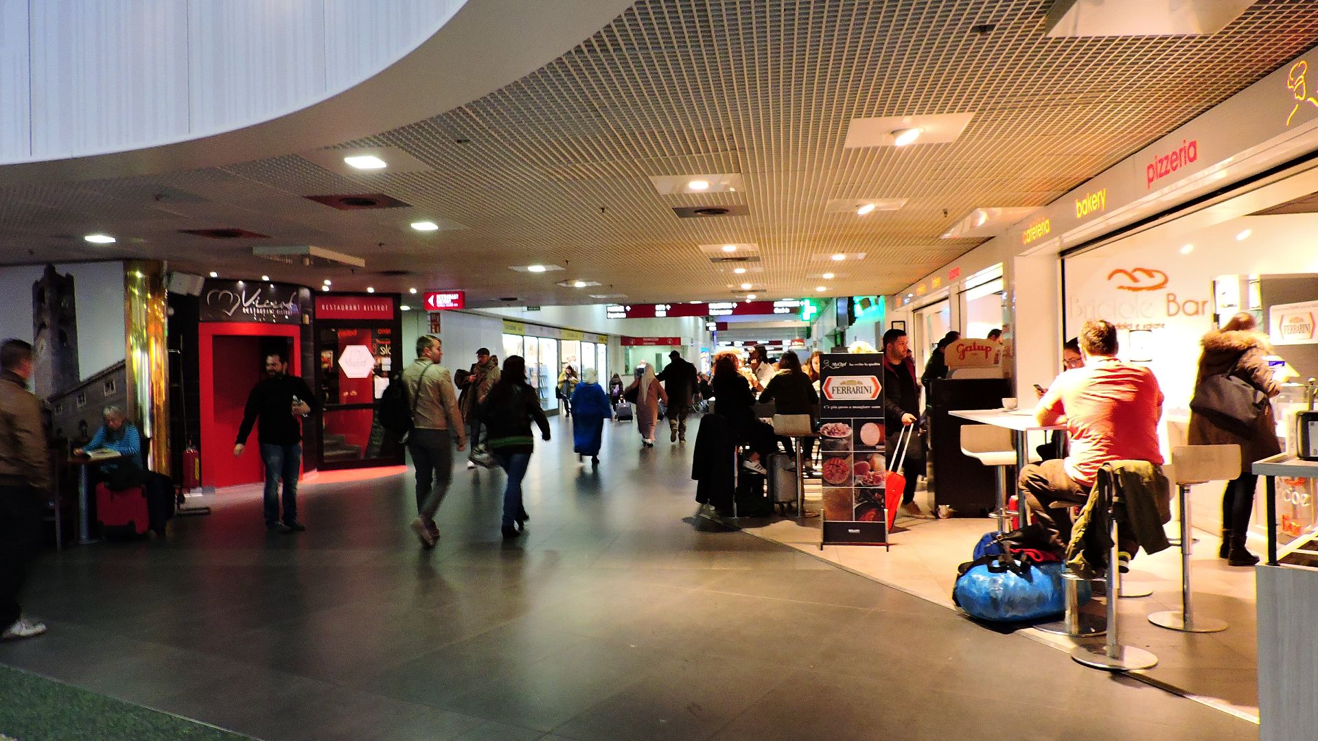 File:Orio al Serio airport, Bergamo (31810521342).jpg