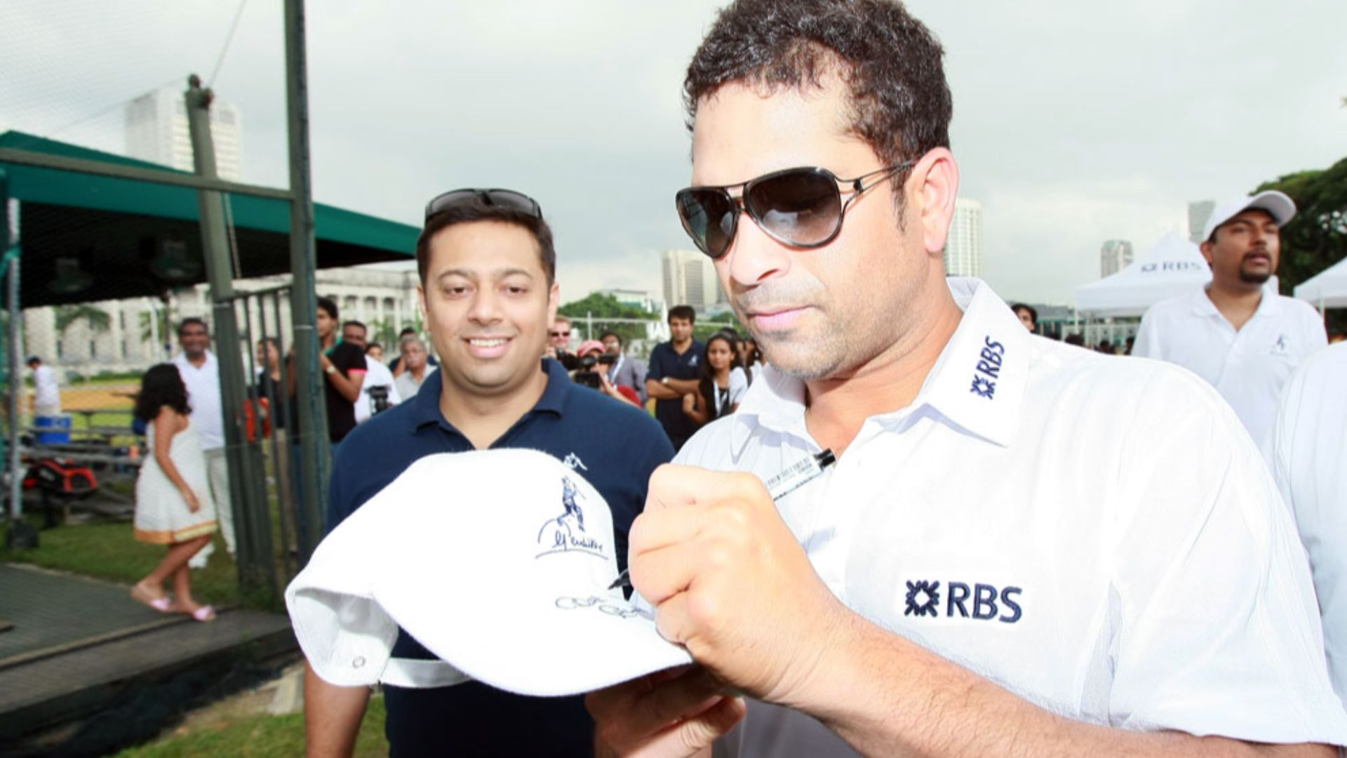 File:Sachin Tendulkar Autograph.jpg