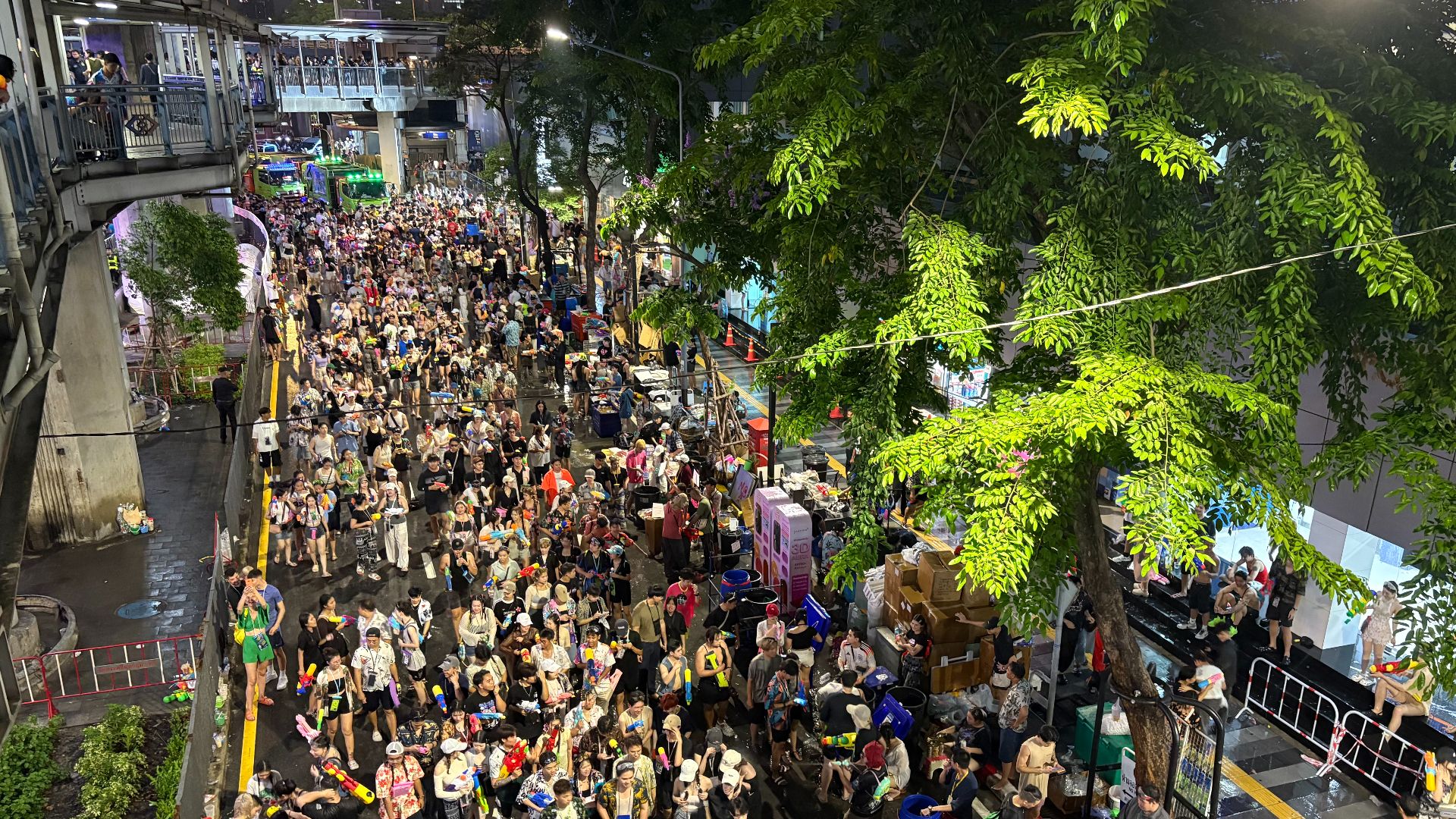 File:14 April 2025 - Songkran on Si Lom Road, Bangkok - img 02.jpg