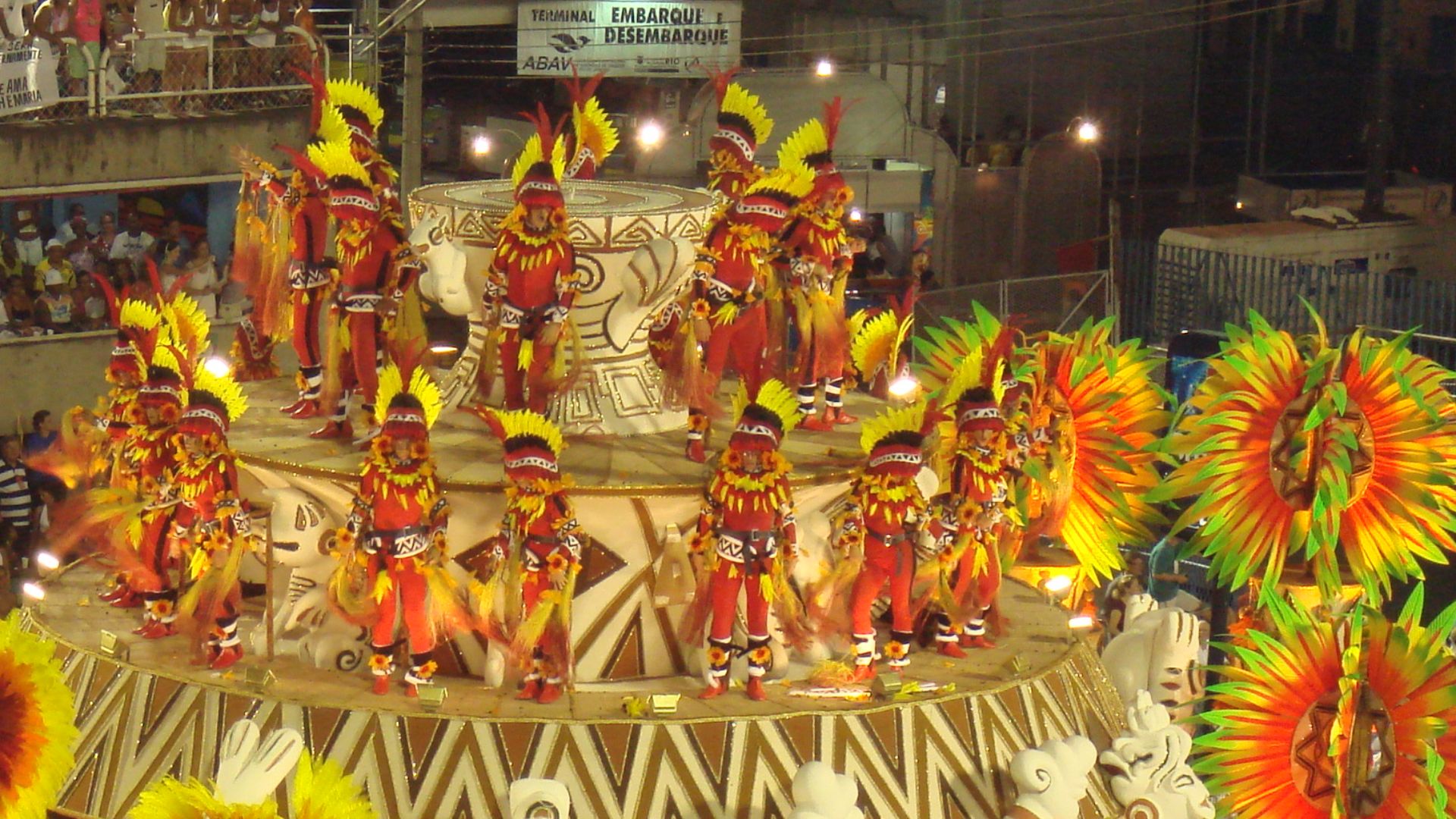 File:Carnival in Rio de Janeiro.jpg