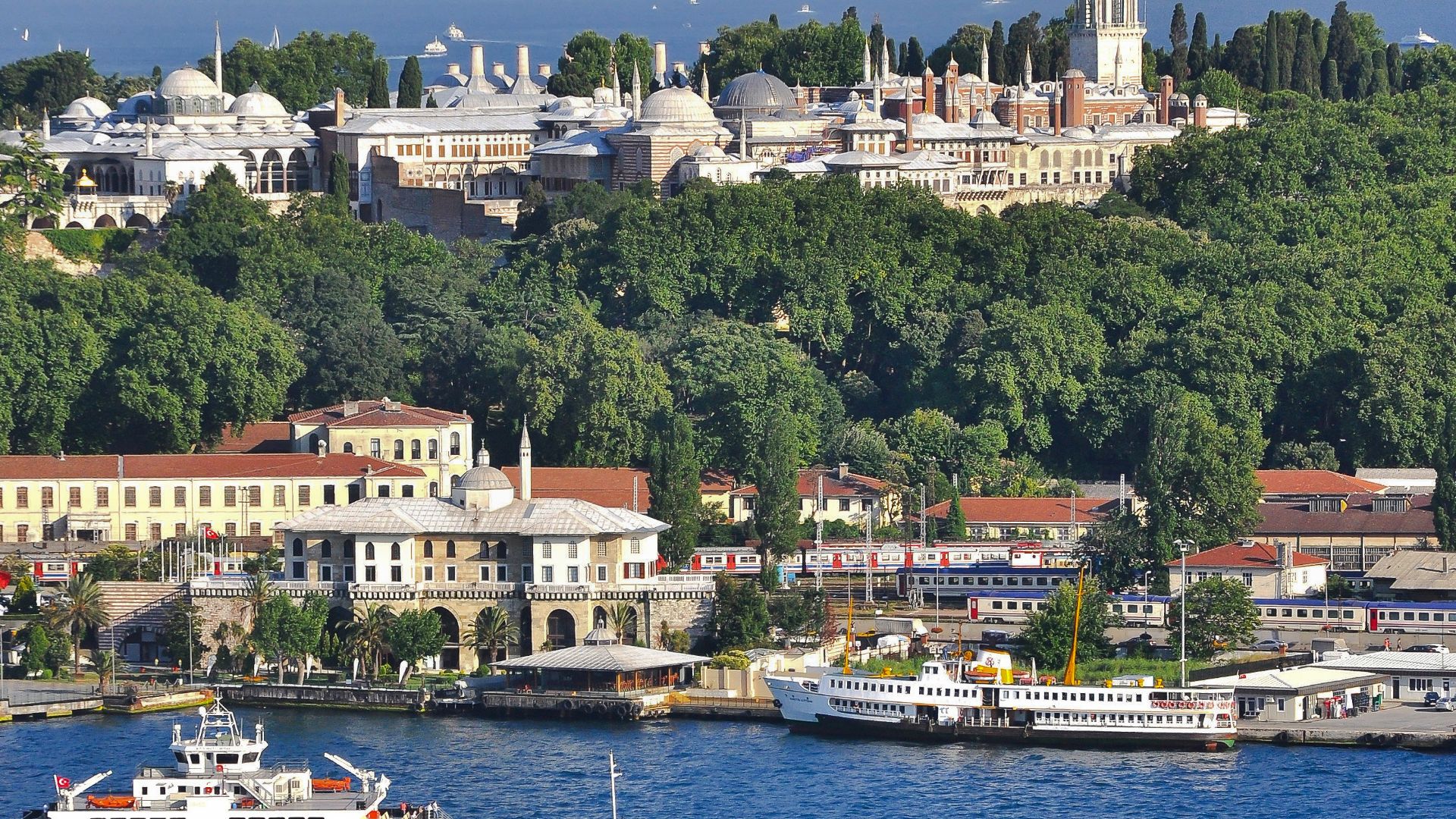 File:View of Topkapı Palace from the Galata Tower, Istanbul, Turkey 001 (cropped).jpg