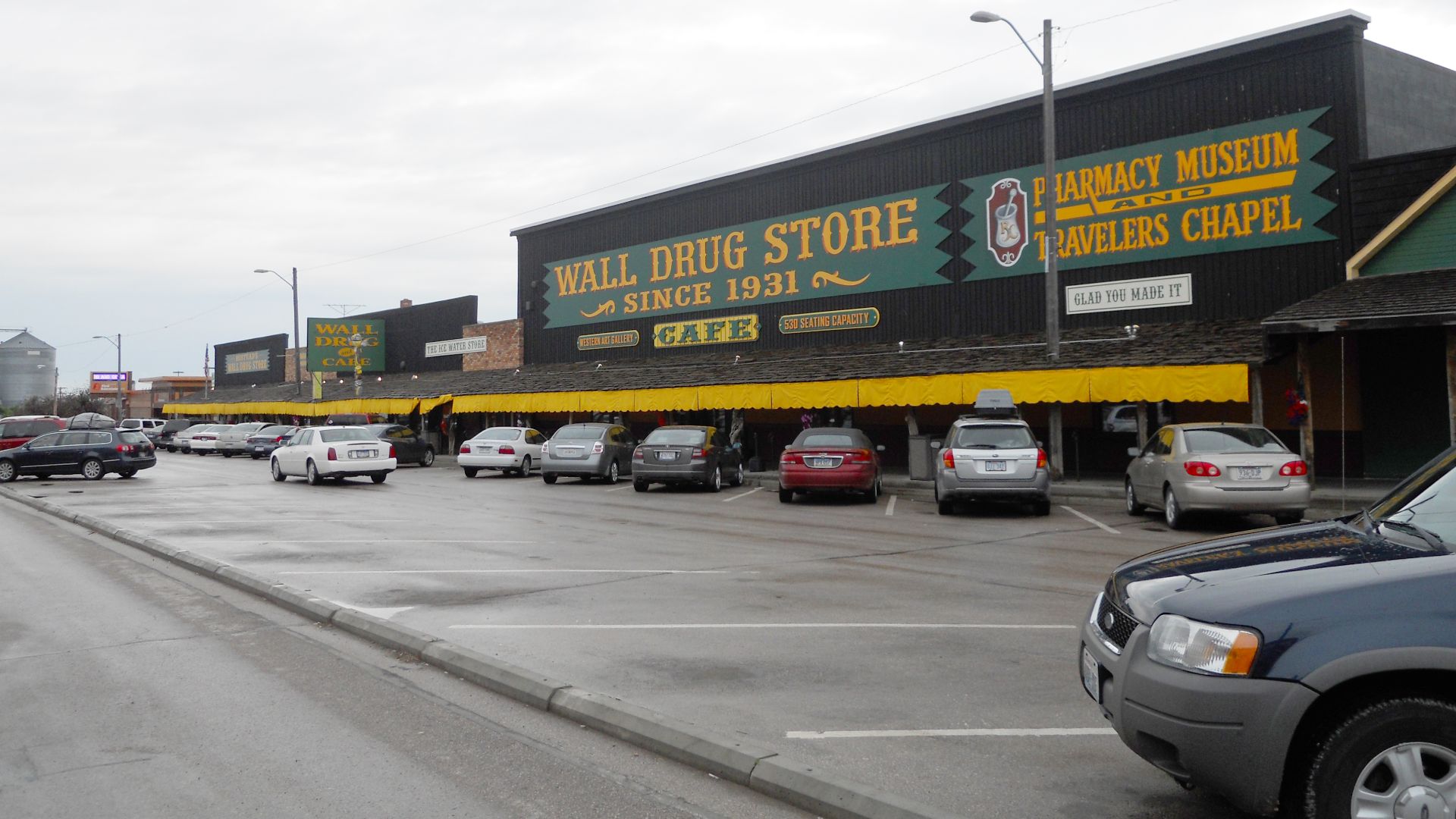 File:Wall Drug.jpg