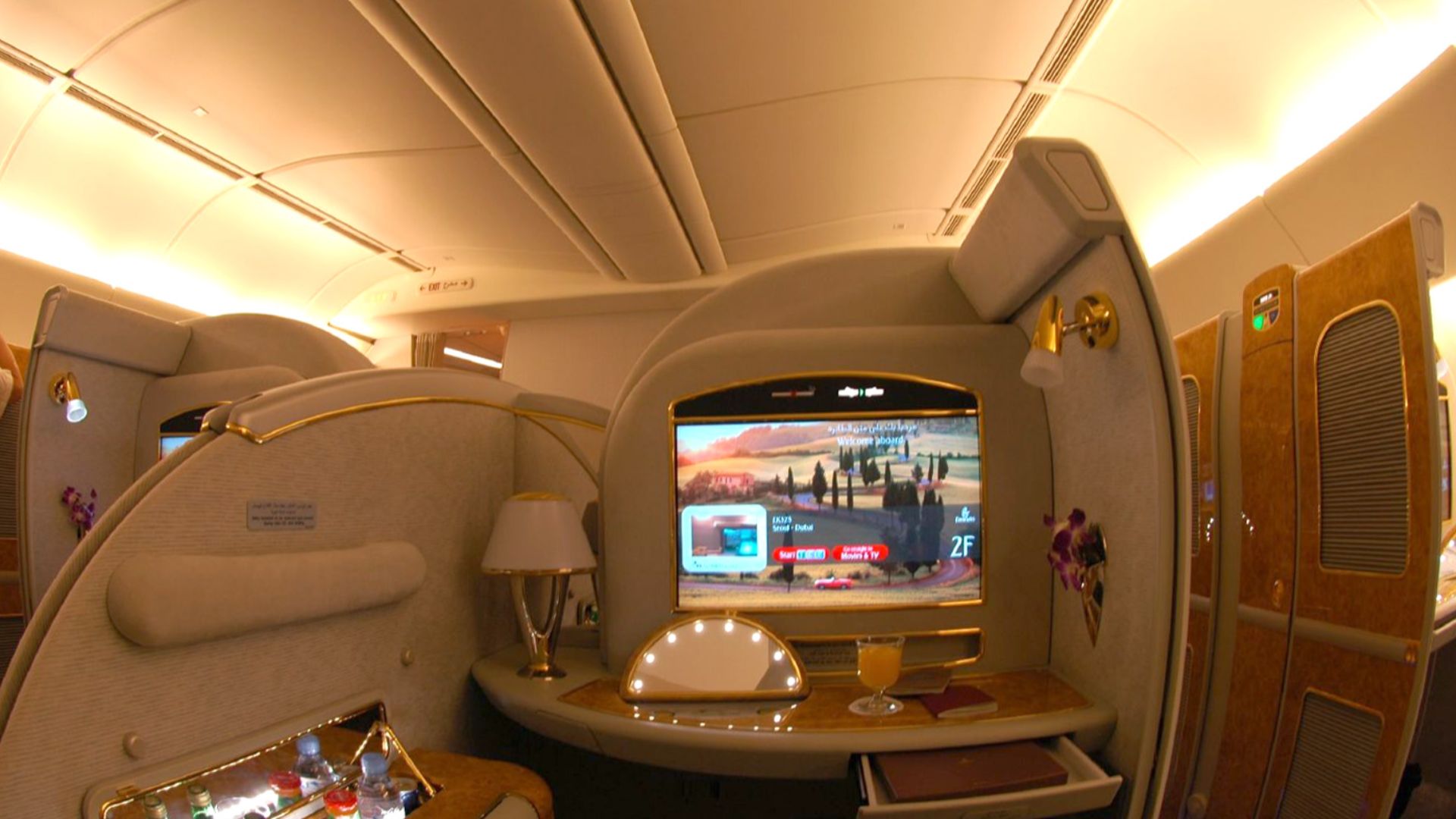 File:Emirates Boeing 777-200LR First Class Suite.jpg