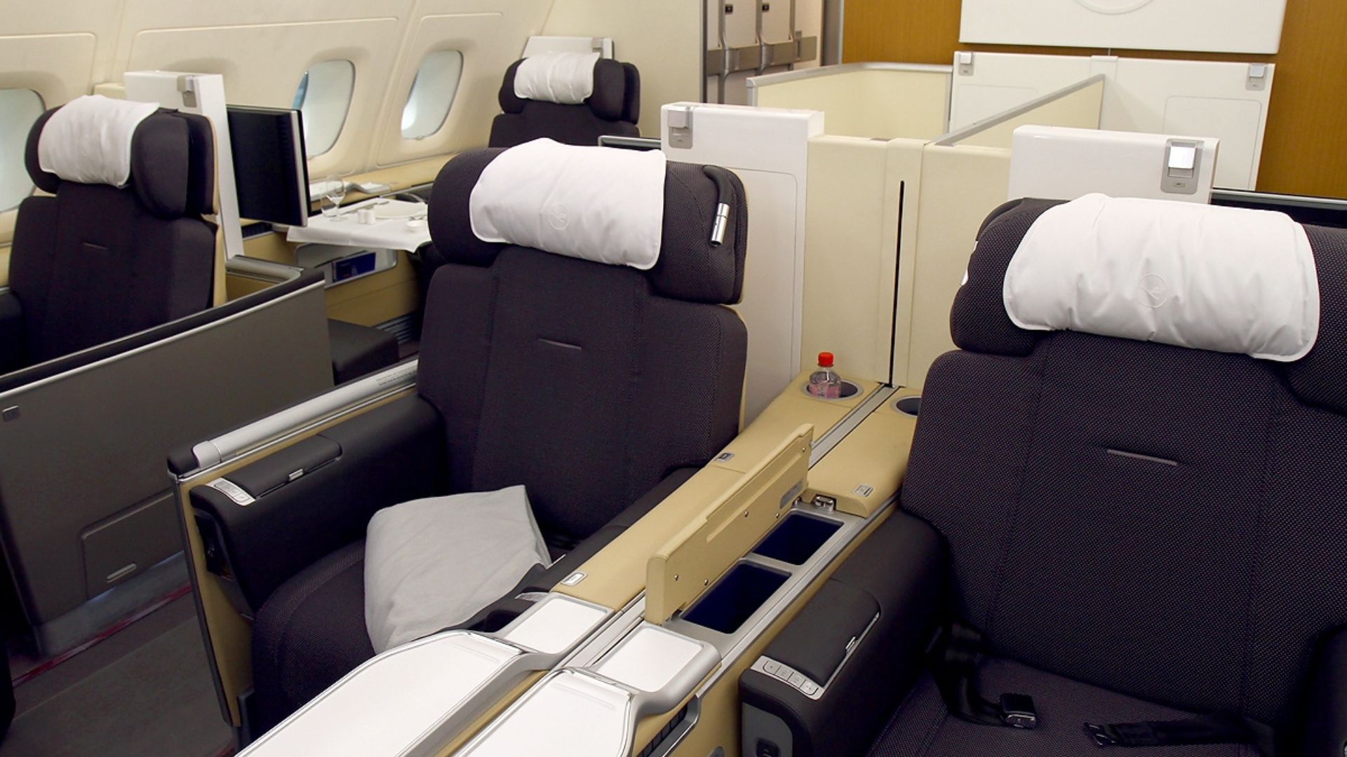 File:Airbus A380-841, Lufthansa AN1713521.jpg