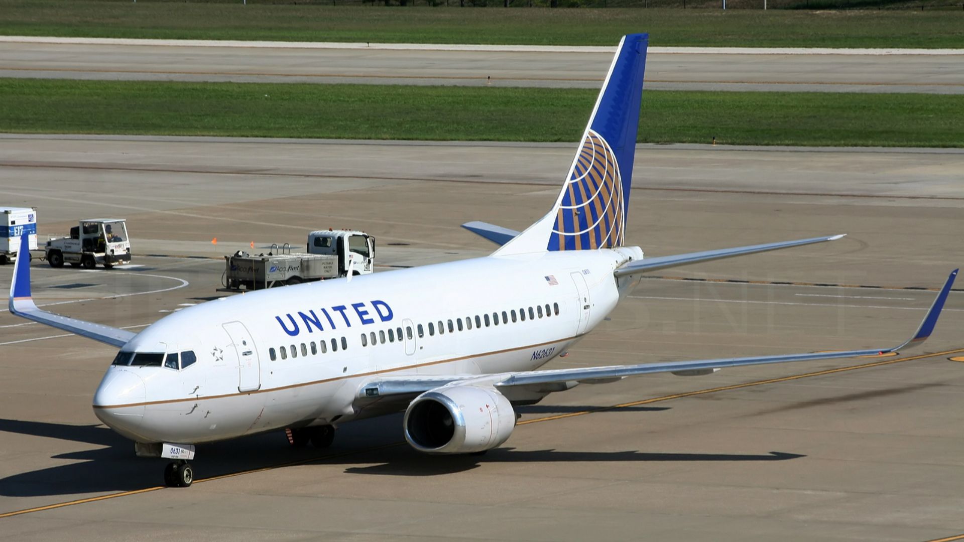 File:Boeing 737-524, United Airlines (Continental Airlines) JP7185324.jpg
