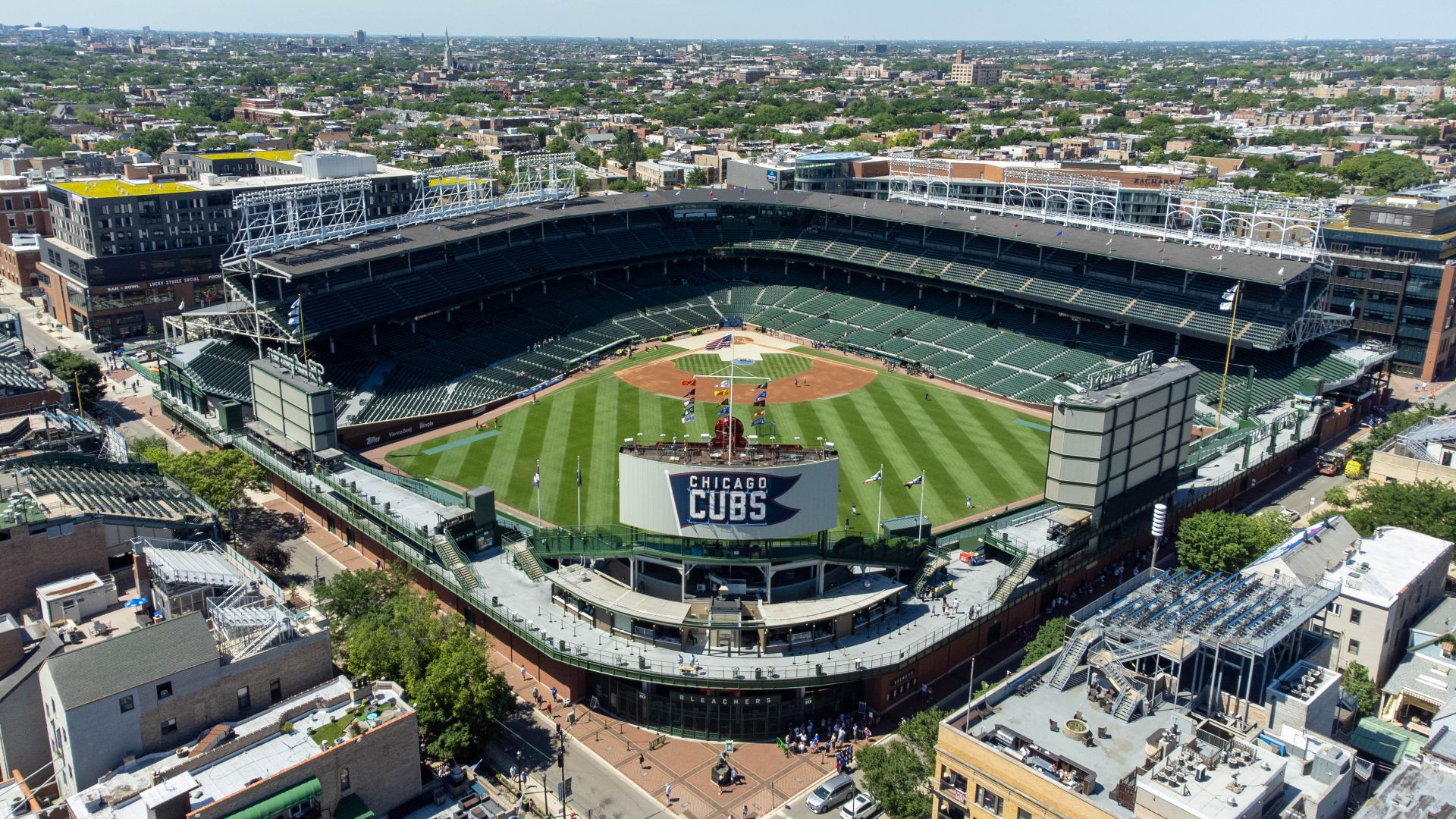 File:Wrigley Field in line with sign.jpg