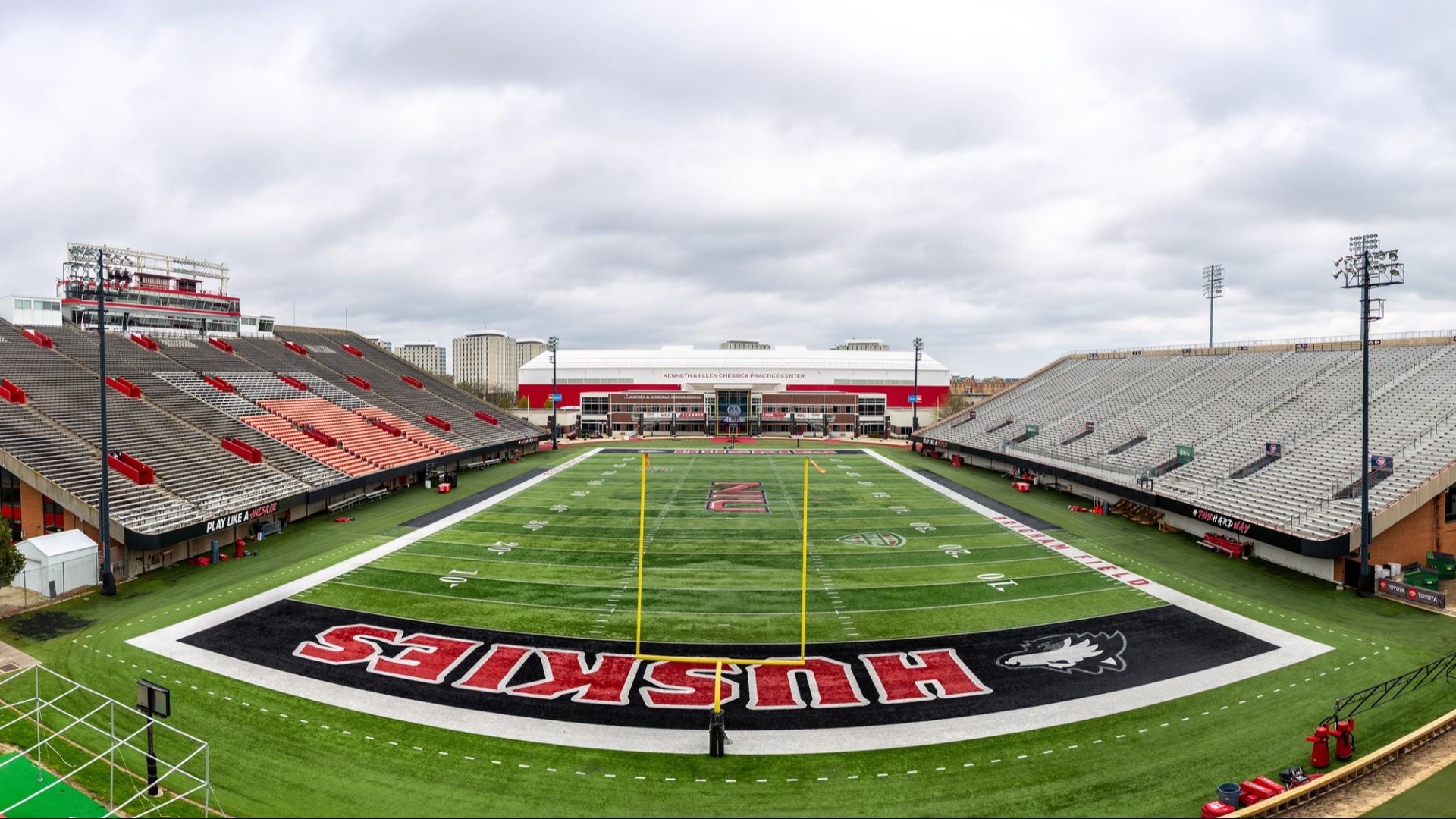 File:NIU Huskie Stadium 76881w.jpg