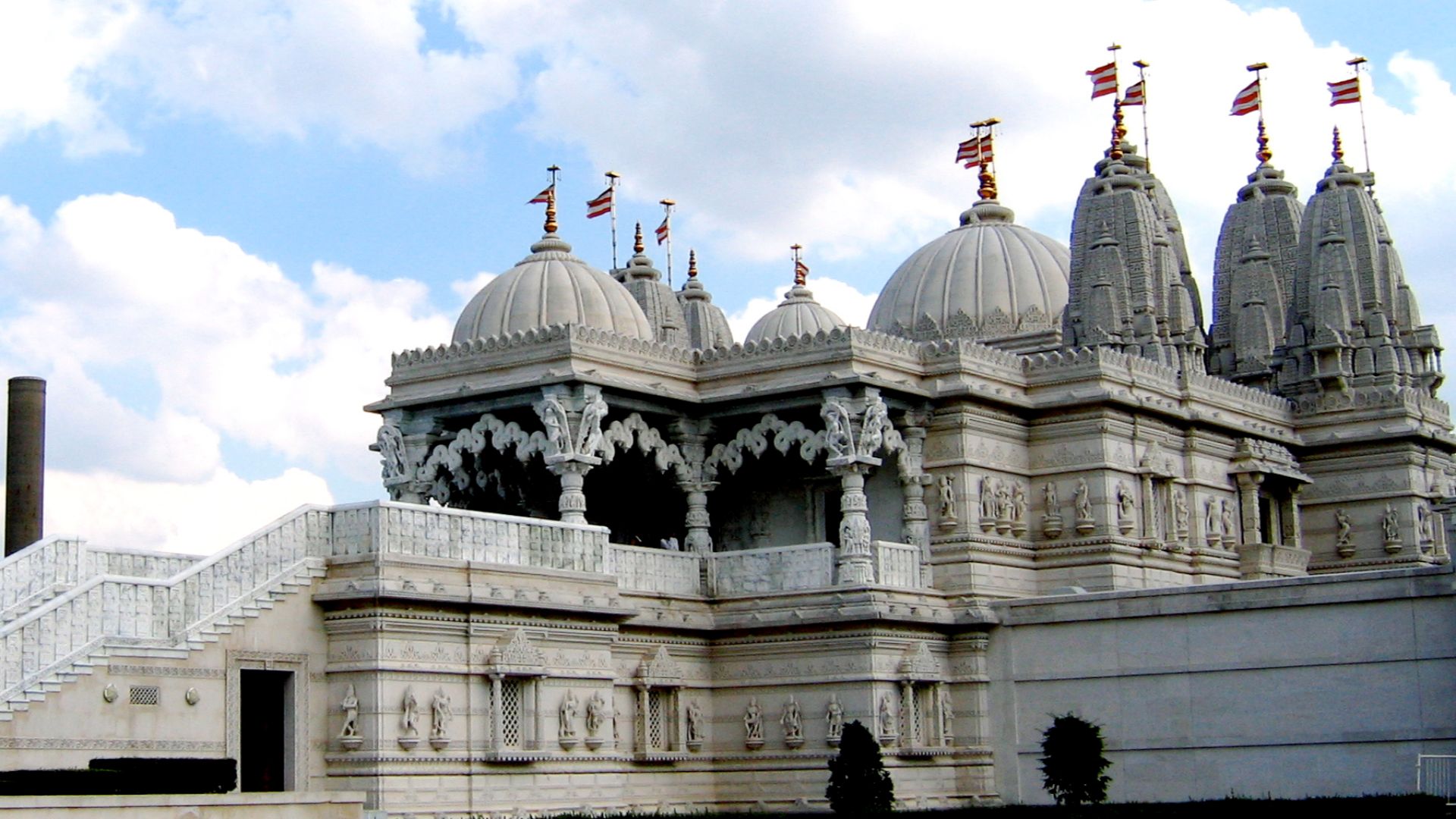 File:Neasden Temple - Shree Swaminarayan Hindu Mandir - Power Plant.jpg