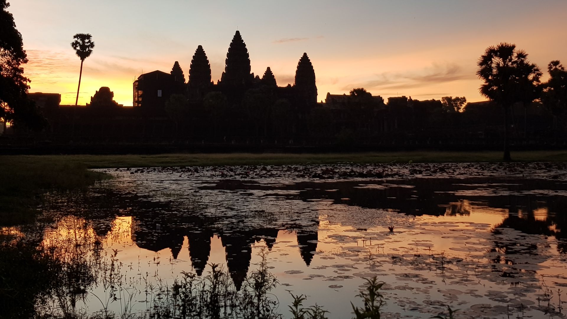 File:Angkor wat sunrise.jpg