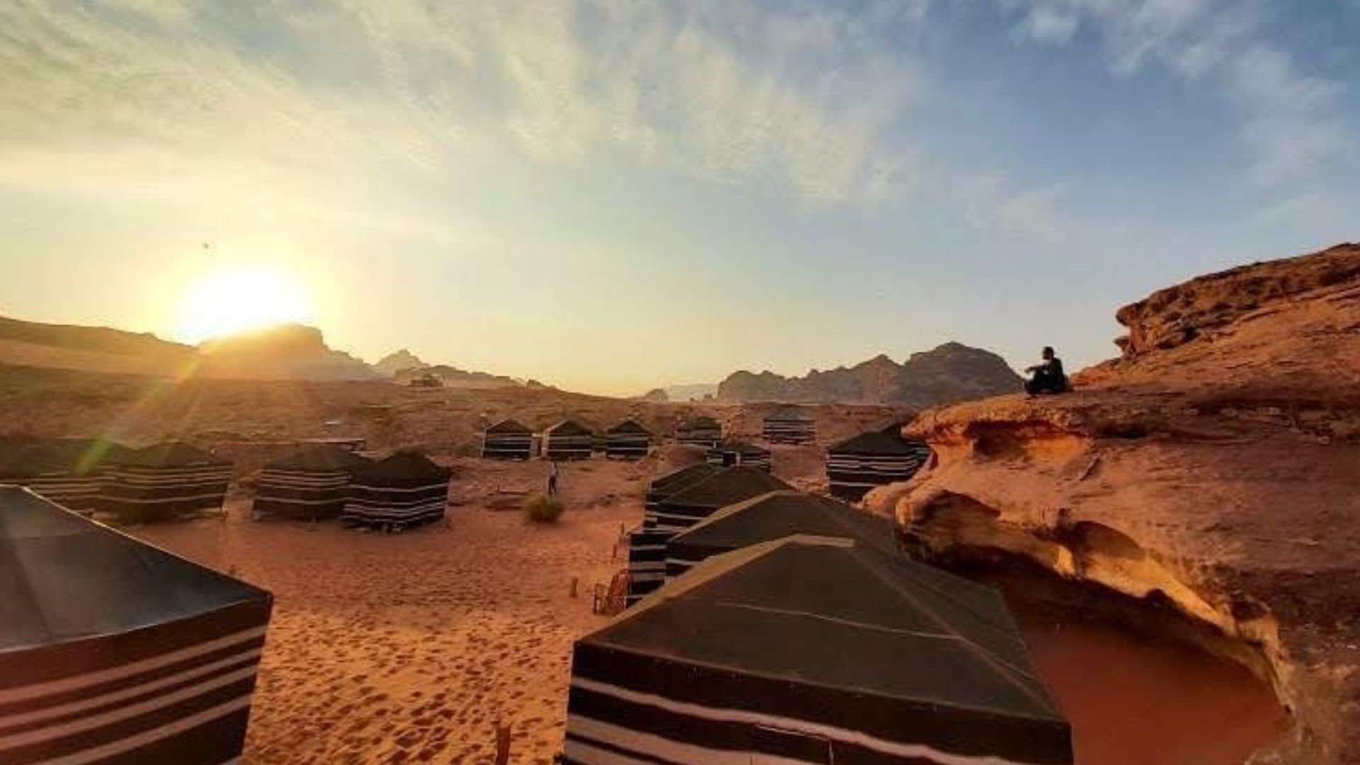 File:Sunrise in WadiRum Jordan Desert الشروق في صحراء وادي رم في الاردن.jpg