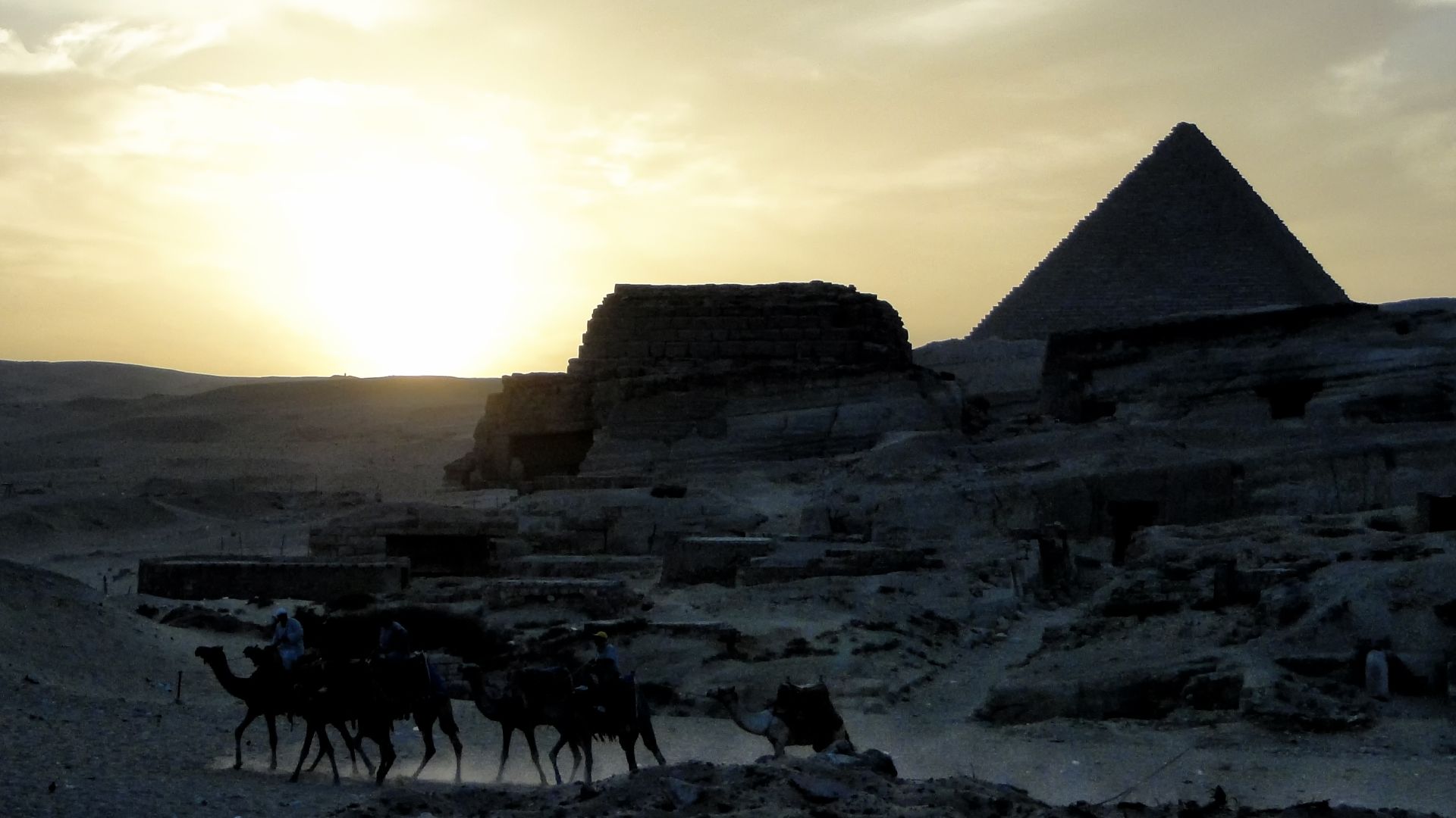 File:The pyramids of Giza 10.jpg