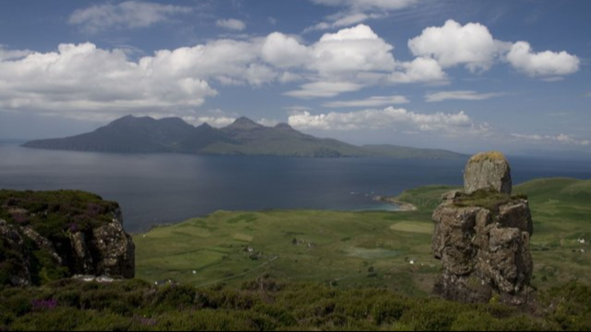File:Bidein an Tighearna, Isle of Eigg - geograph.org.uk - 3091544.jpg