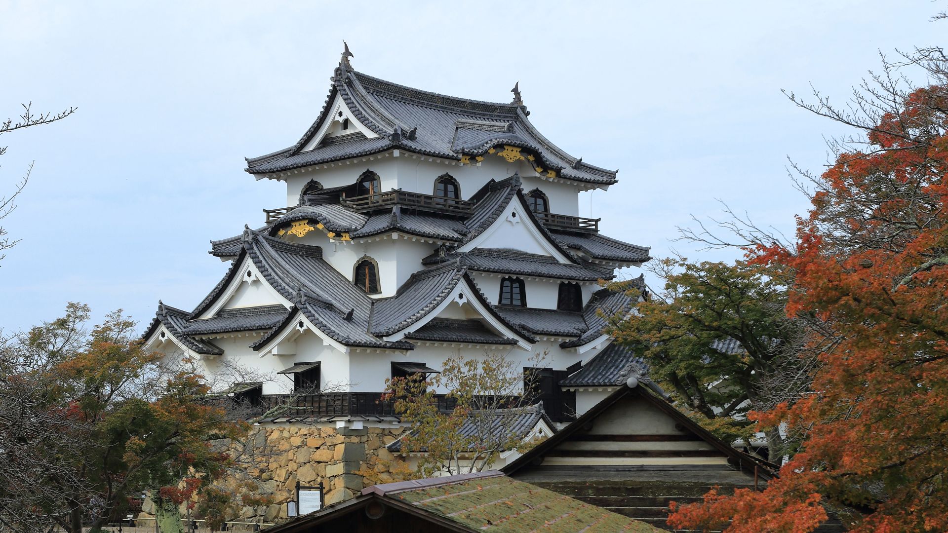File:Hikone Castle November 2016 -02.jpg