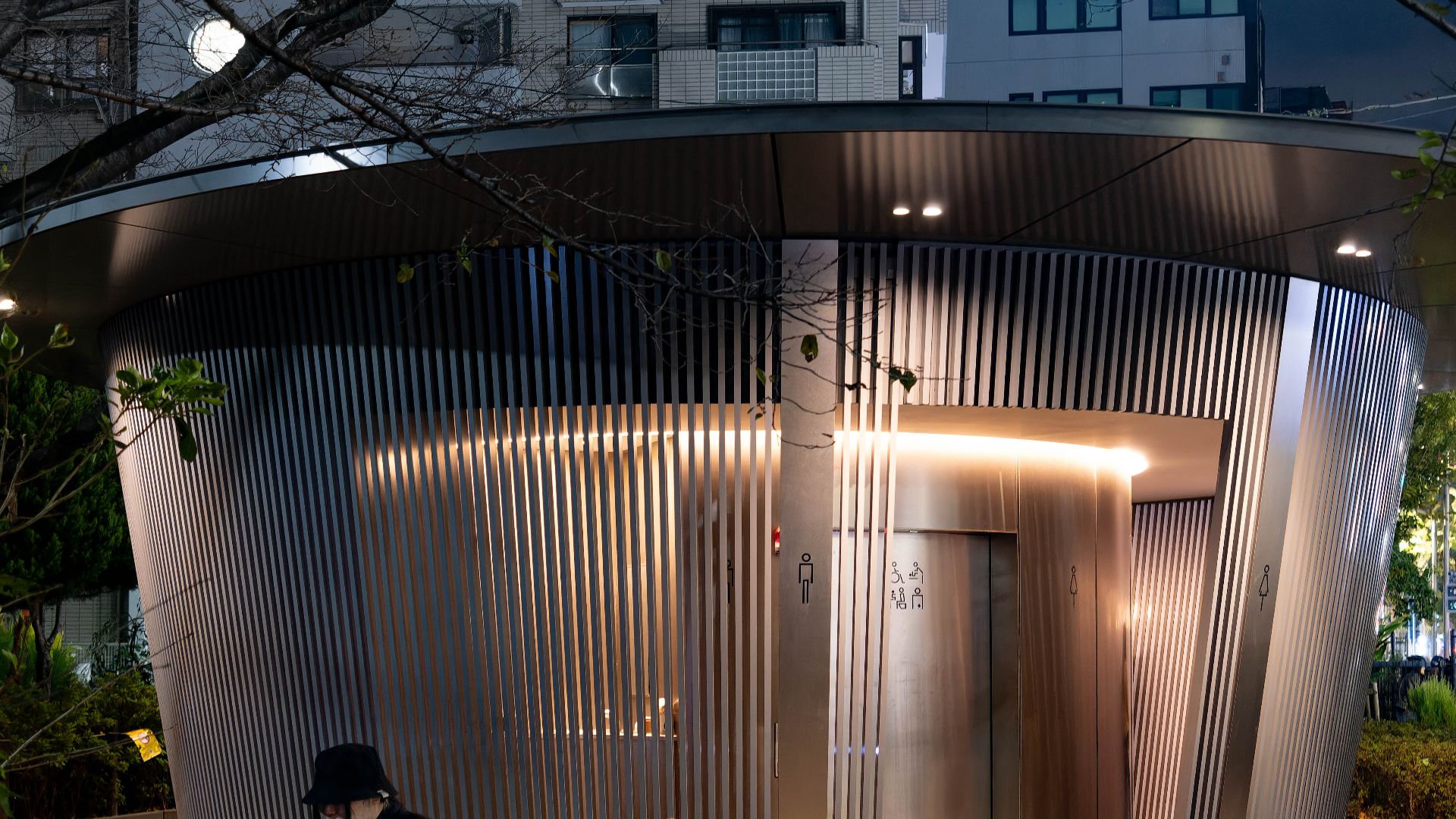 File:Jingu-dori public restrooms.jpg