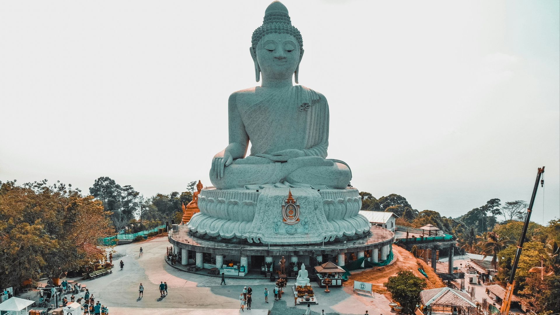 gray concrete statue near green trees during daytime