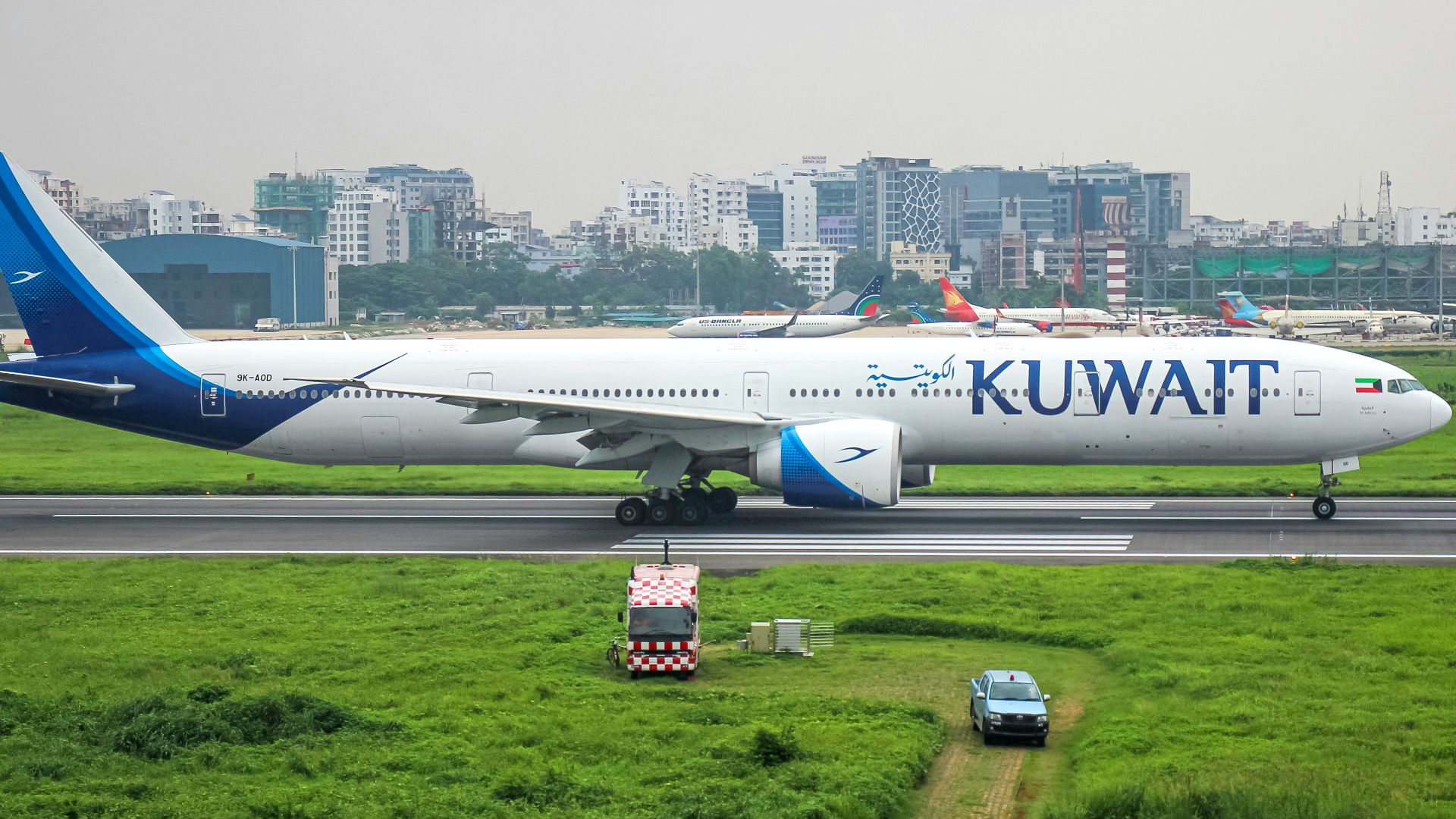 File:9K-AOD - Boeing 777-369(ER) - Kuwait Airways - 62562 - VGHS.jpg
