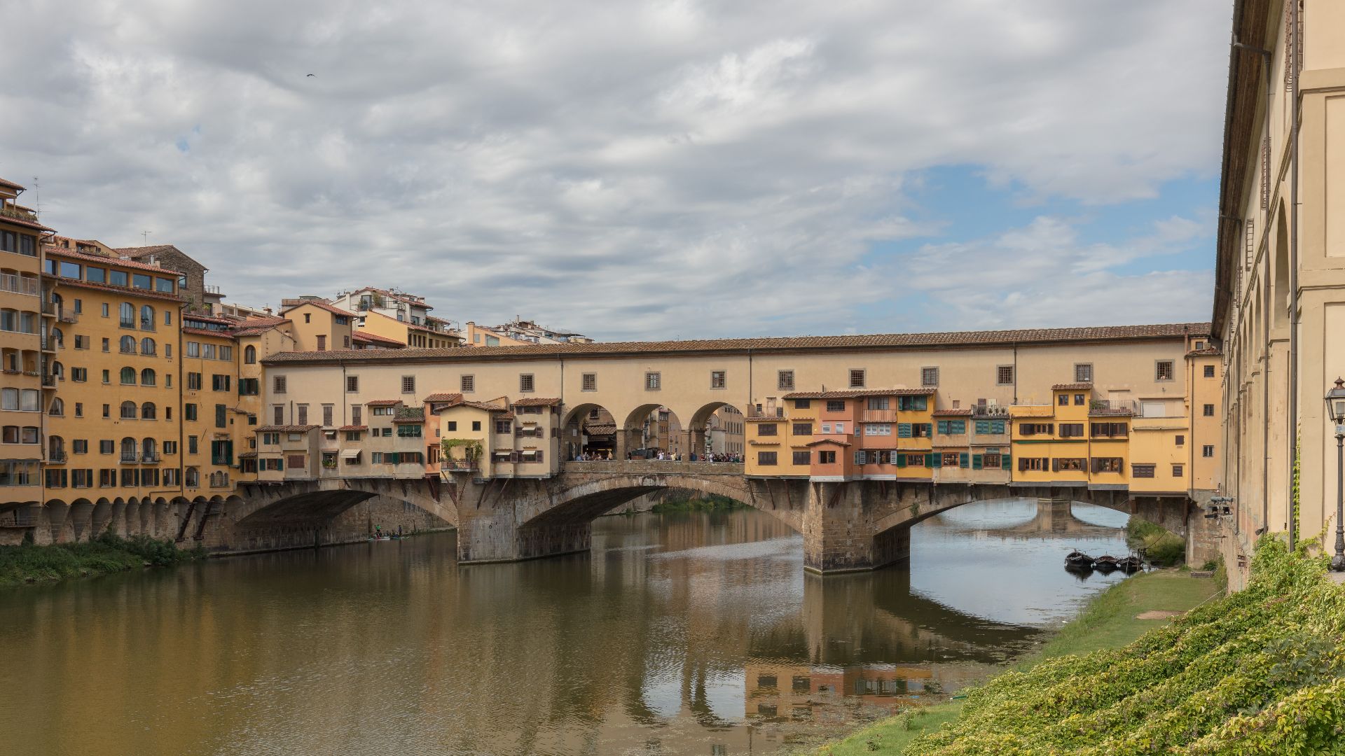File:Ponte Vecchio sobre el río Arno, Florencia, Italia, 2022-09-19, DD 02.jpg
