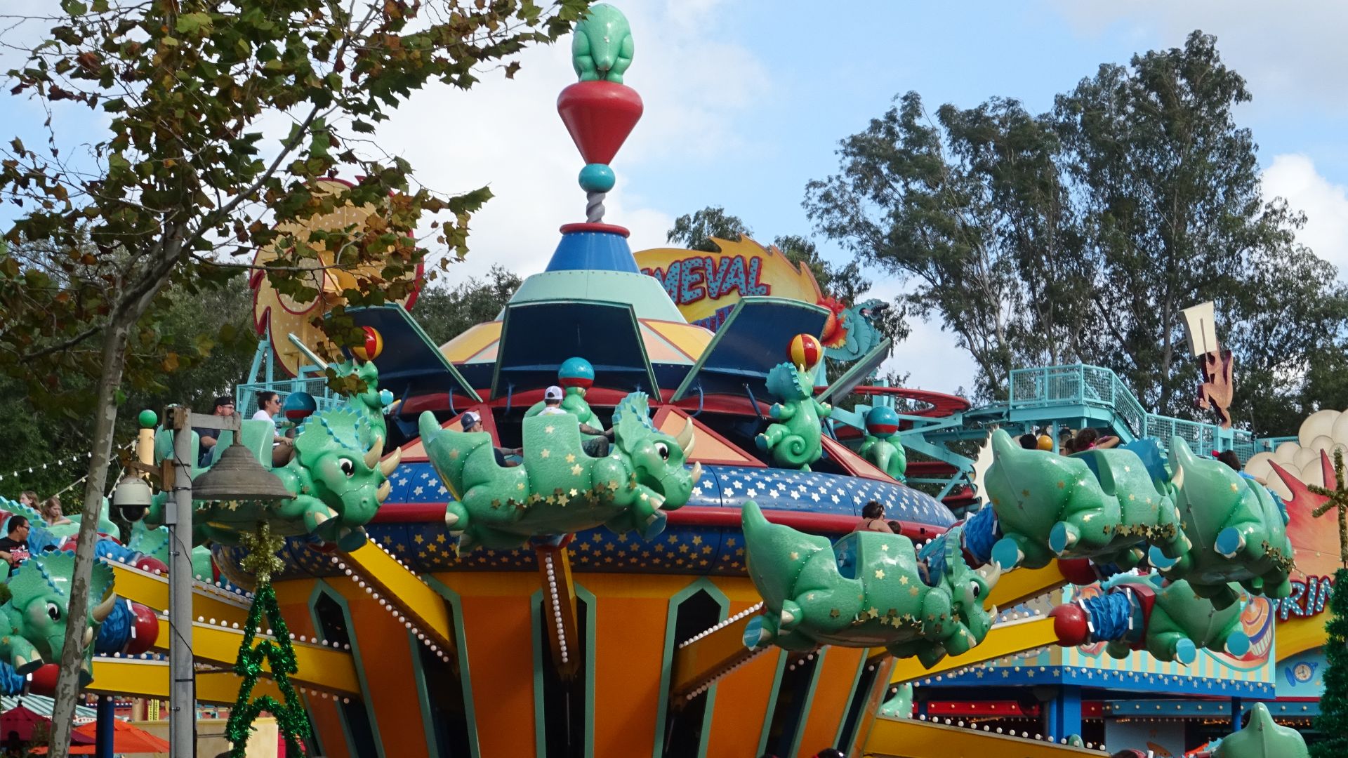 File:TriceraTop Spin - Disney's Animal Kingdom.jpg
