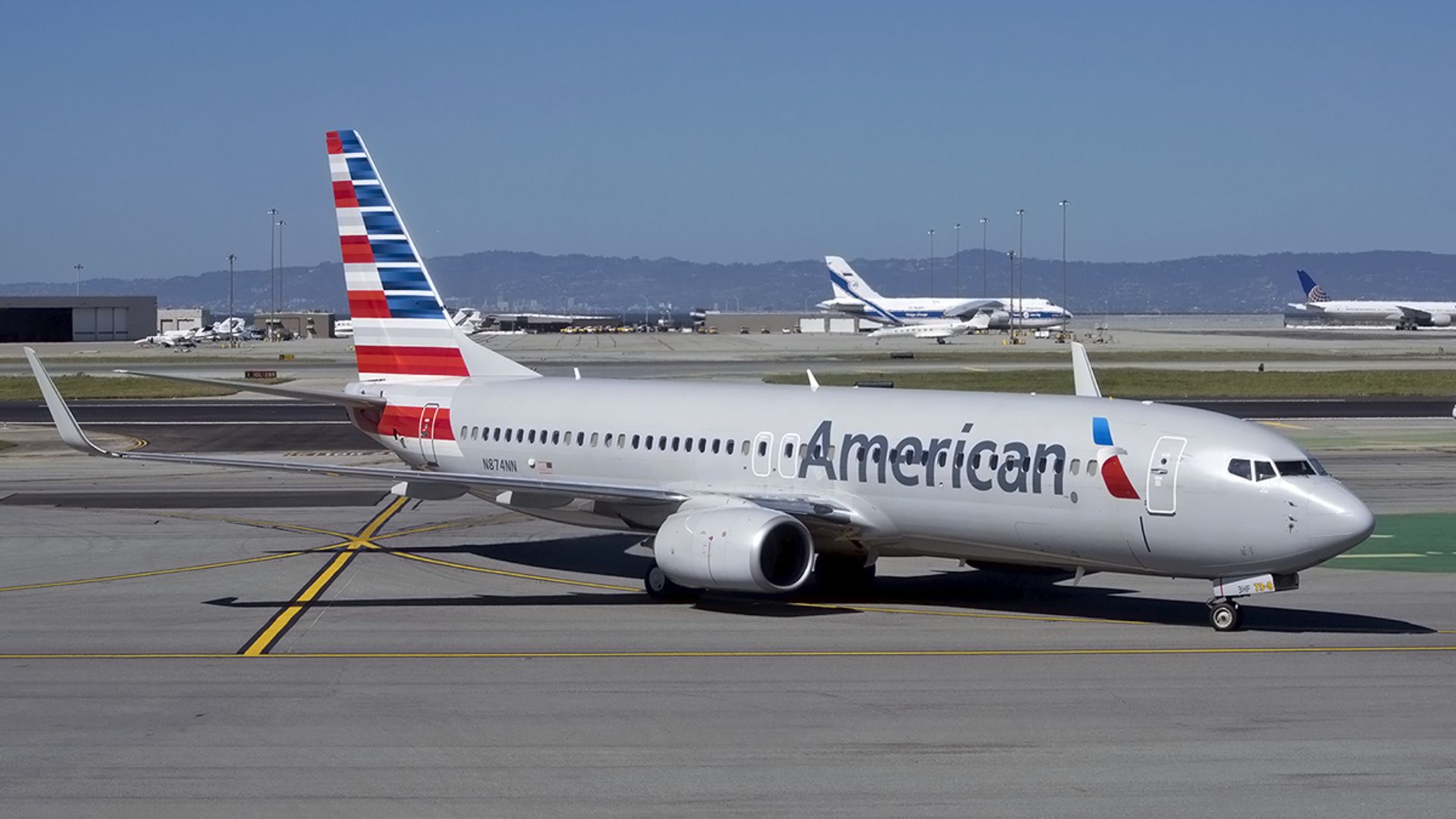 File:American Airlines Boeing 737-800 N874NN at SFO April 2017.jpg