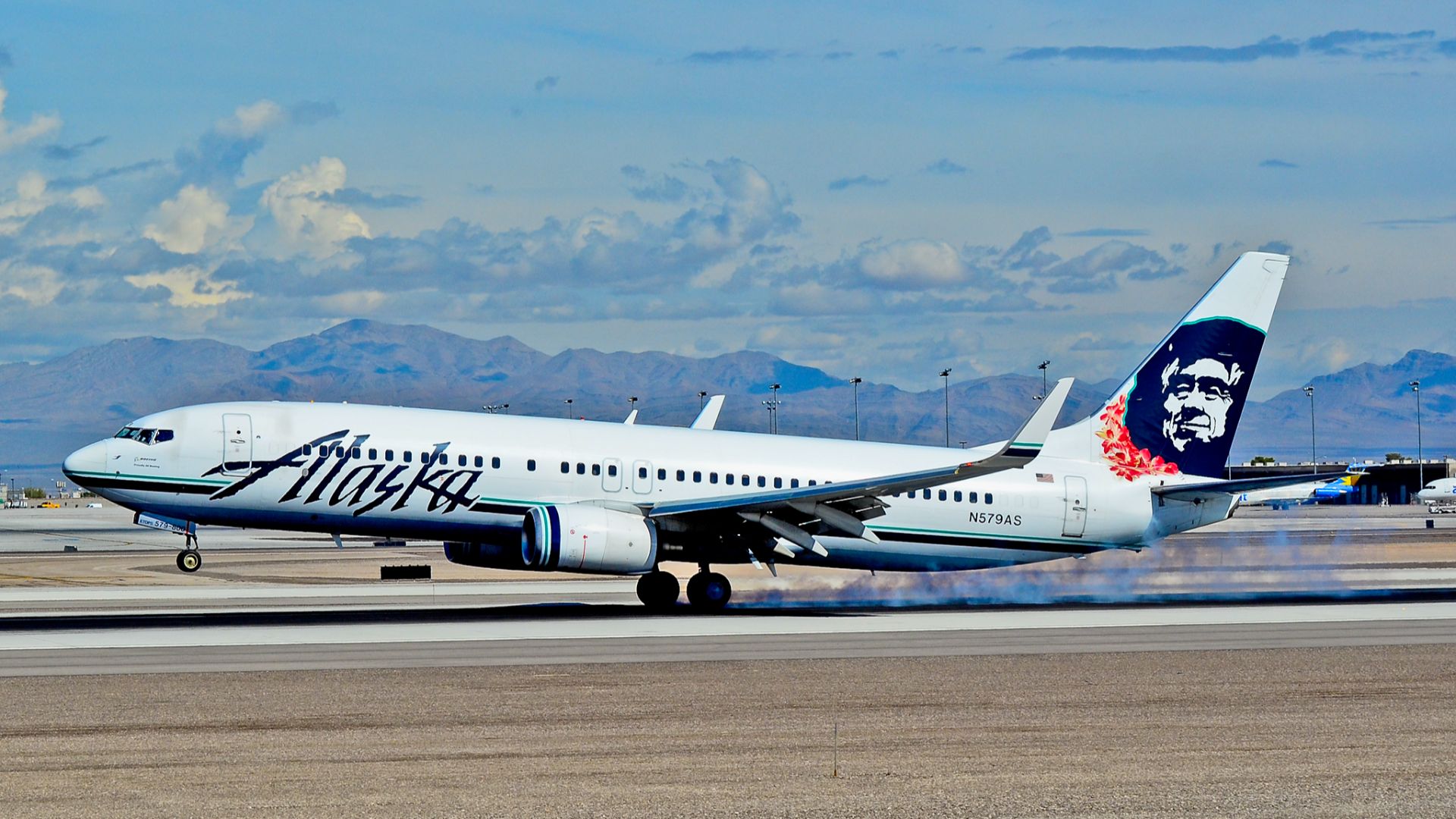 File:N579AS Alaska Airlines Boeing B737-890 (cn 35187) (8089125831).jpg