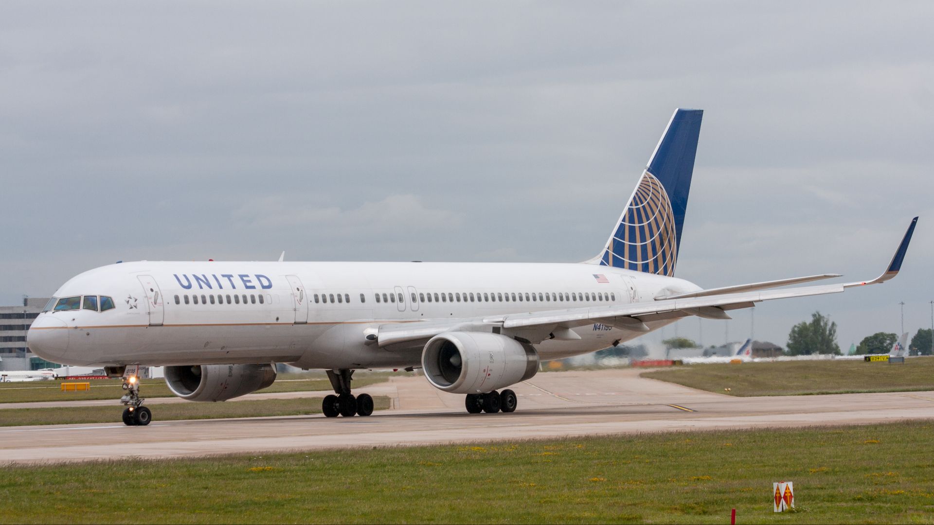 File:United Airlines B757 (9556044701).jpg