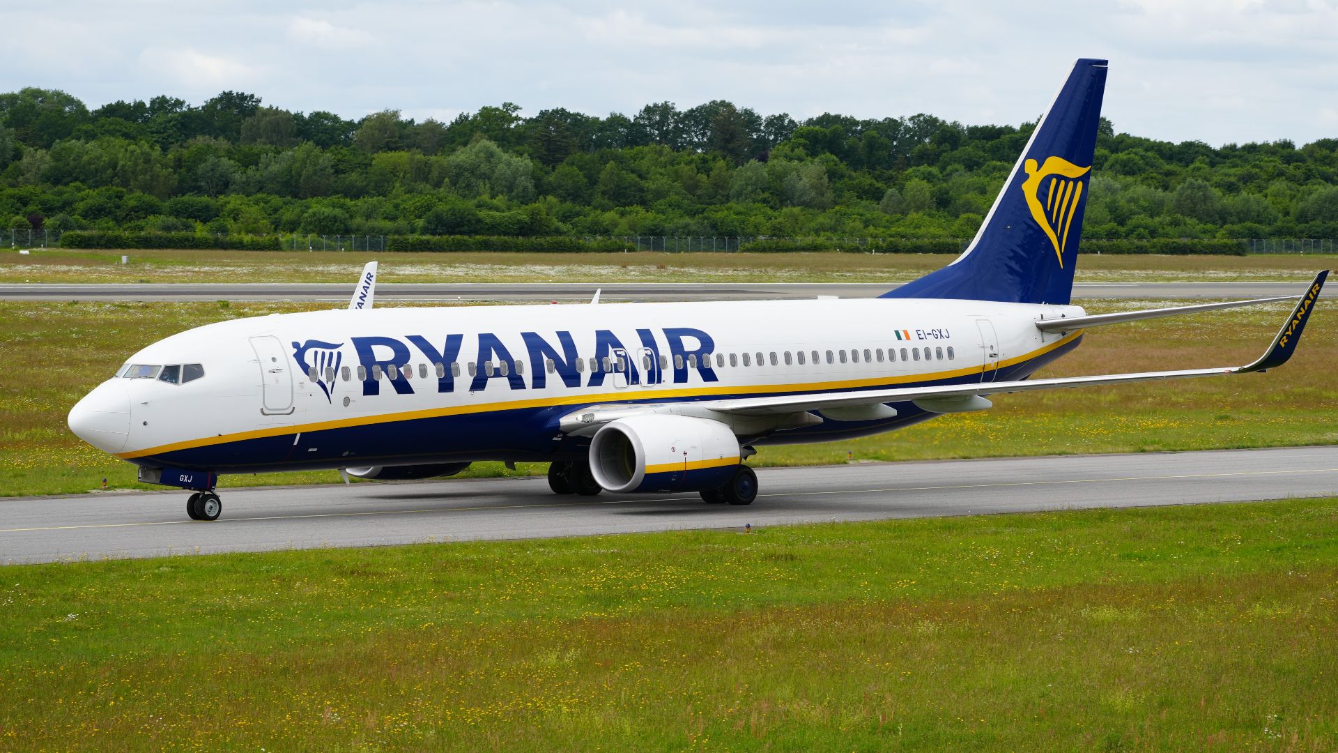 File:Hamburg Airport Ryanair Boeing 737-8AS(WL) EI-GXJ (DSC02217).jpg