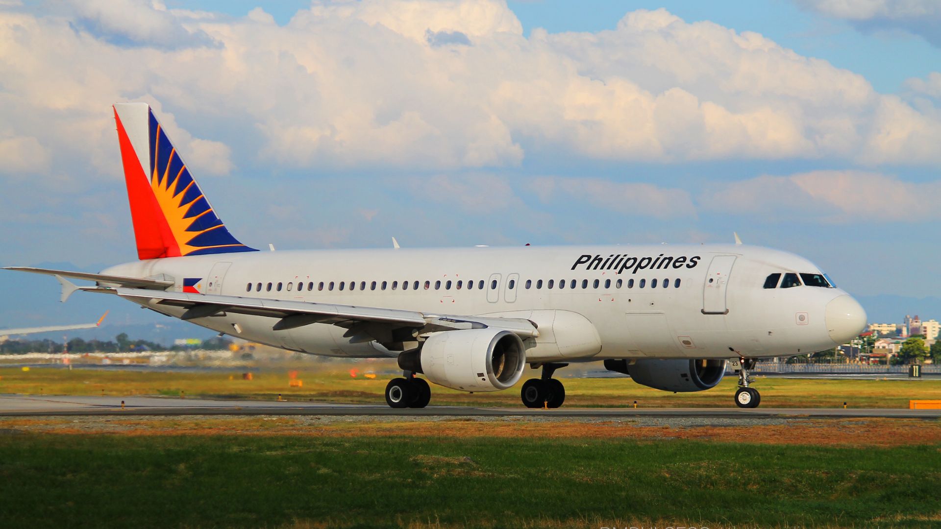File:Philippine Airlines A320-200 (12274267706).jpg