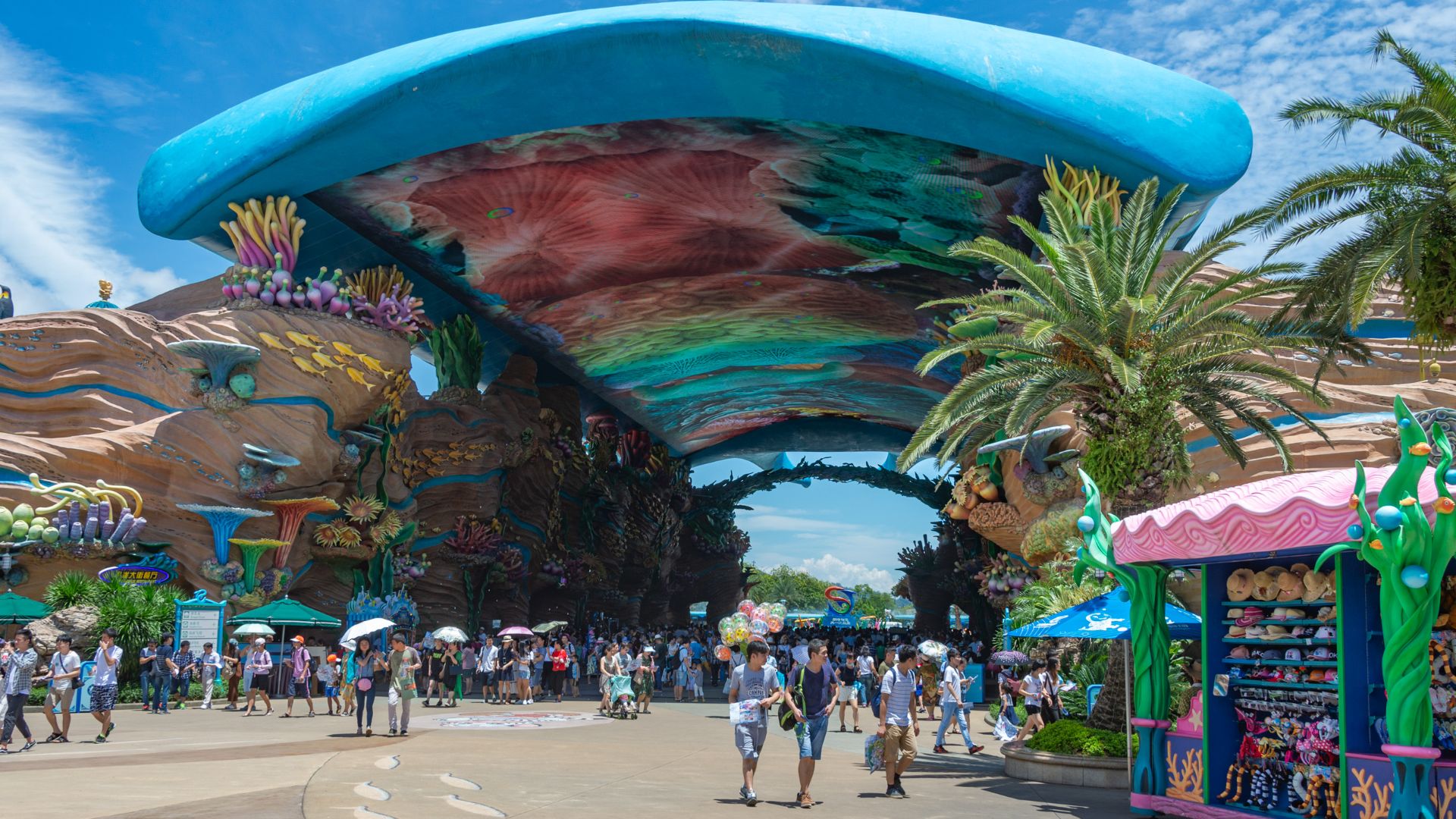 File:Chimelong Ocean Kingdom Avenue.jpg